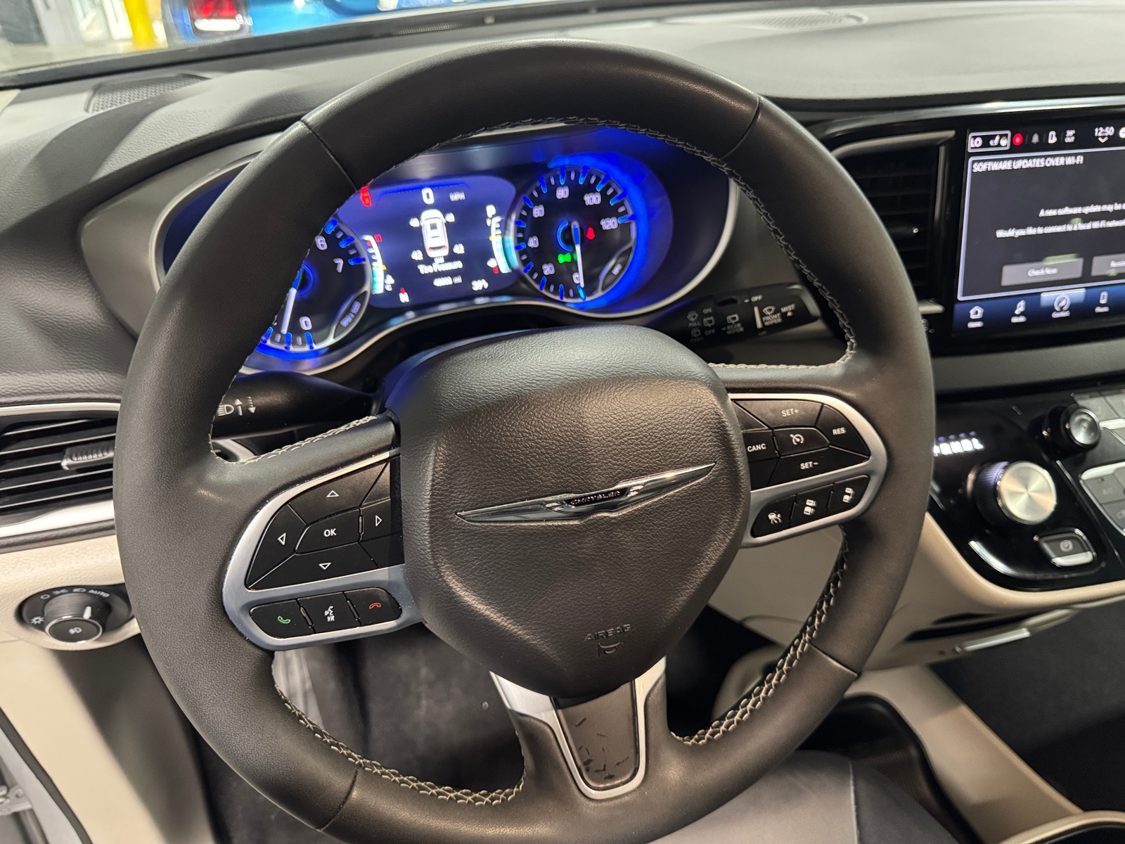 Thumbnail: 2024 Chrysler Pacifica - 4