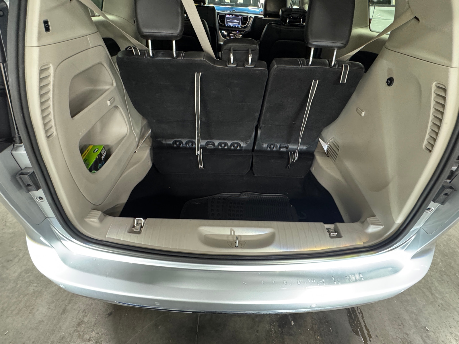 Thumbnail: 2024 Chrysler Pacifica - 6