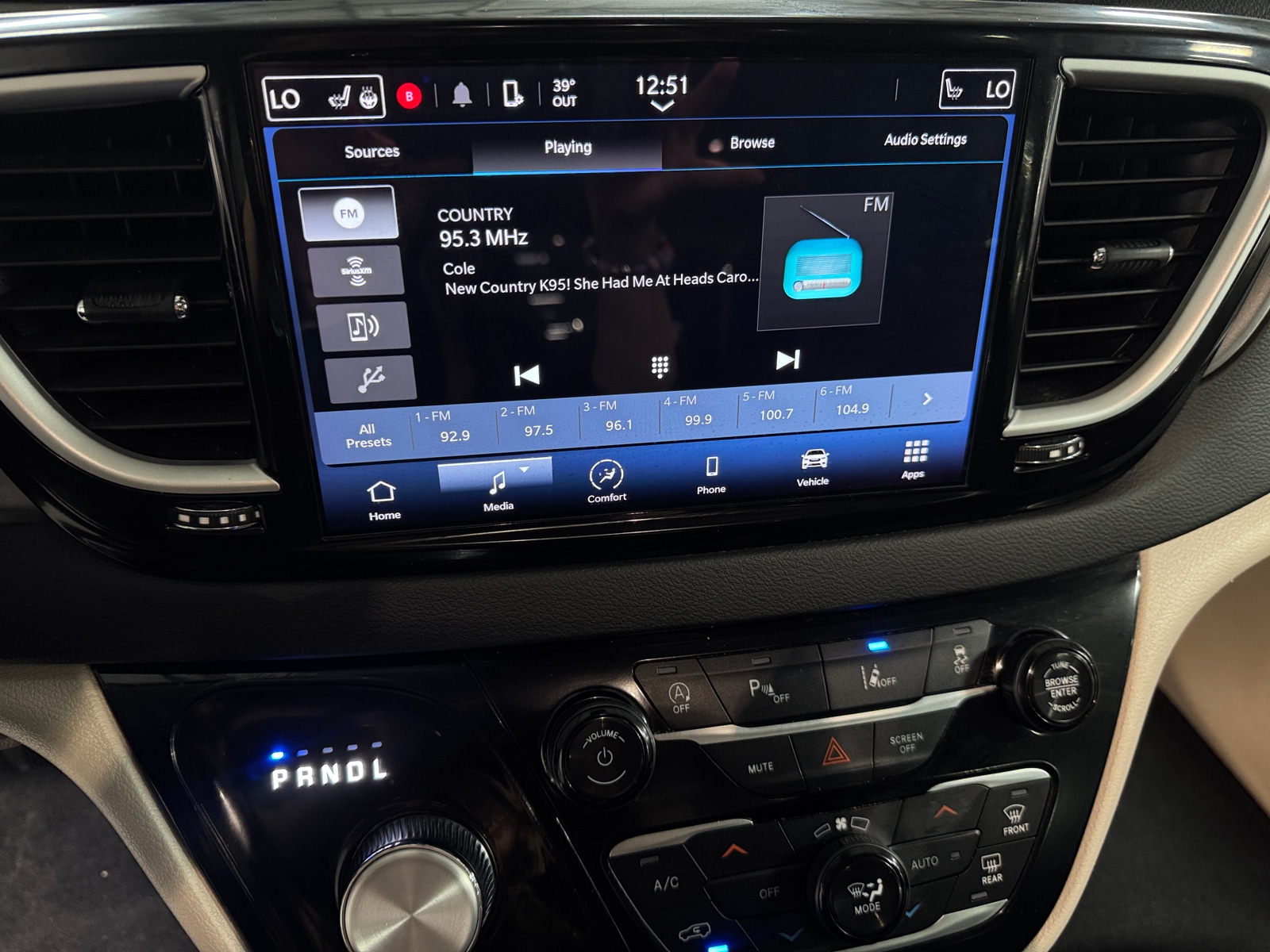 Thumbnail: 2024 Chrysler Pacifica - 3