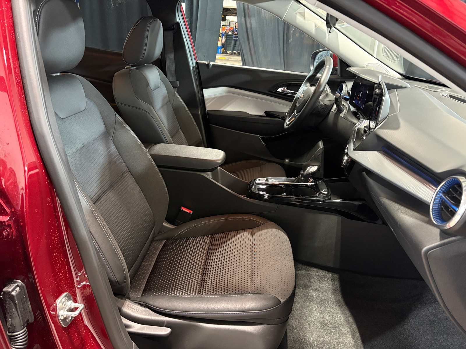 Thumbnail: 2025 Chevrolet Trax - 2