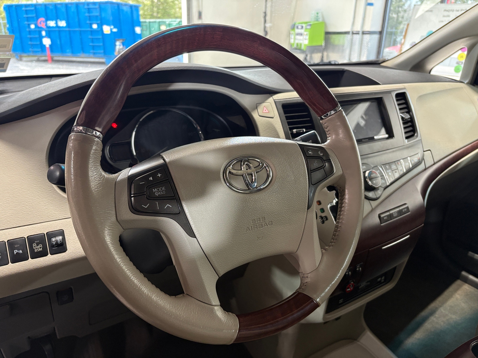 Thumbnail: 2013 Toyota Sienna - 4