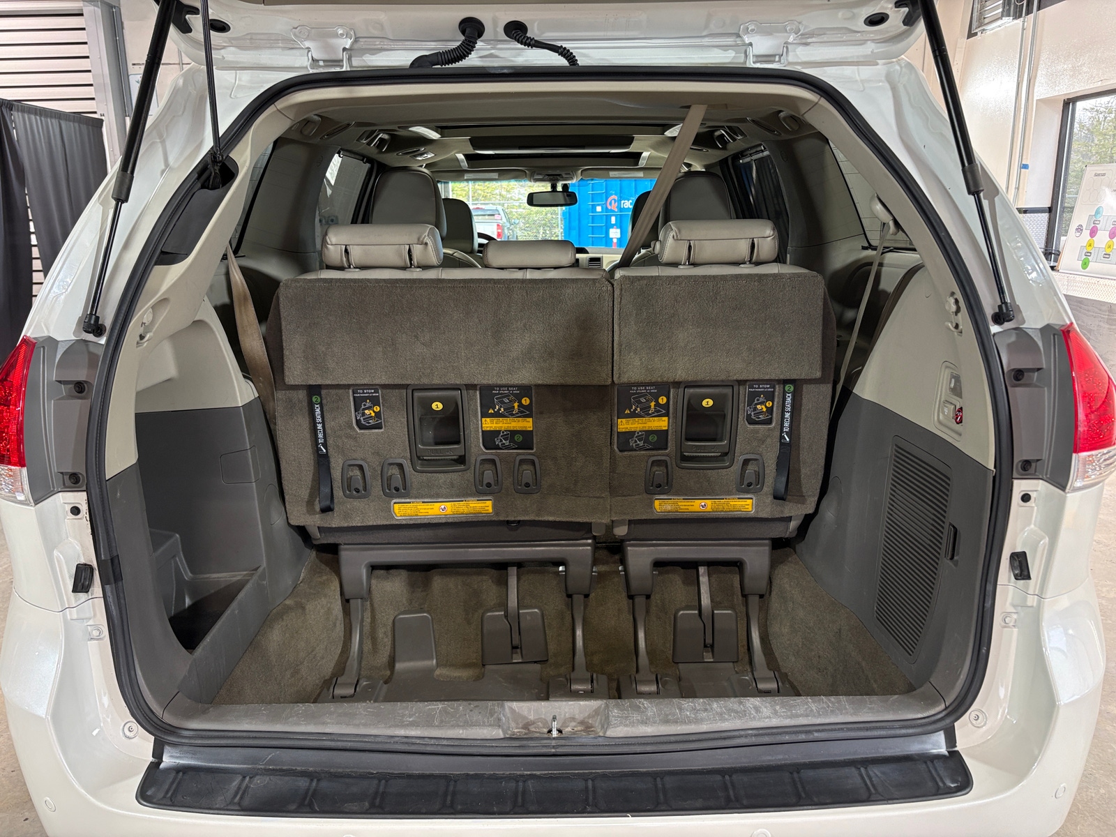 Thumbnail: 2013 Toyota Sienna - 6