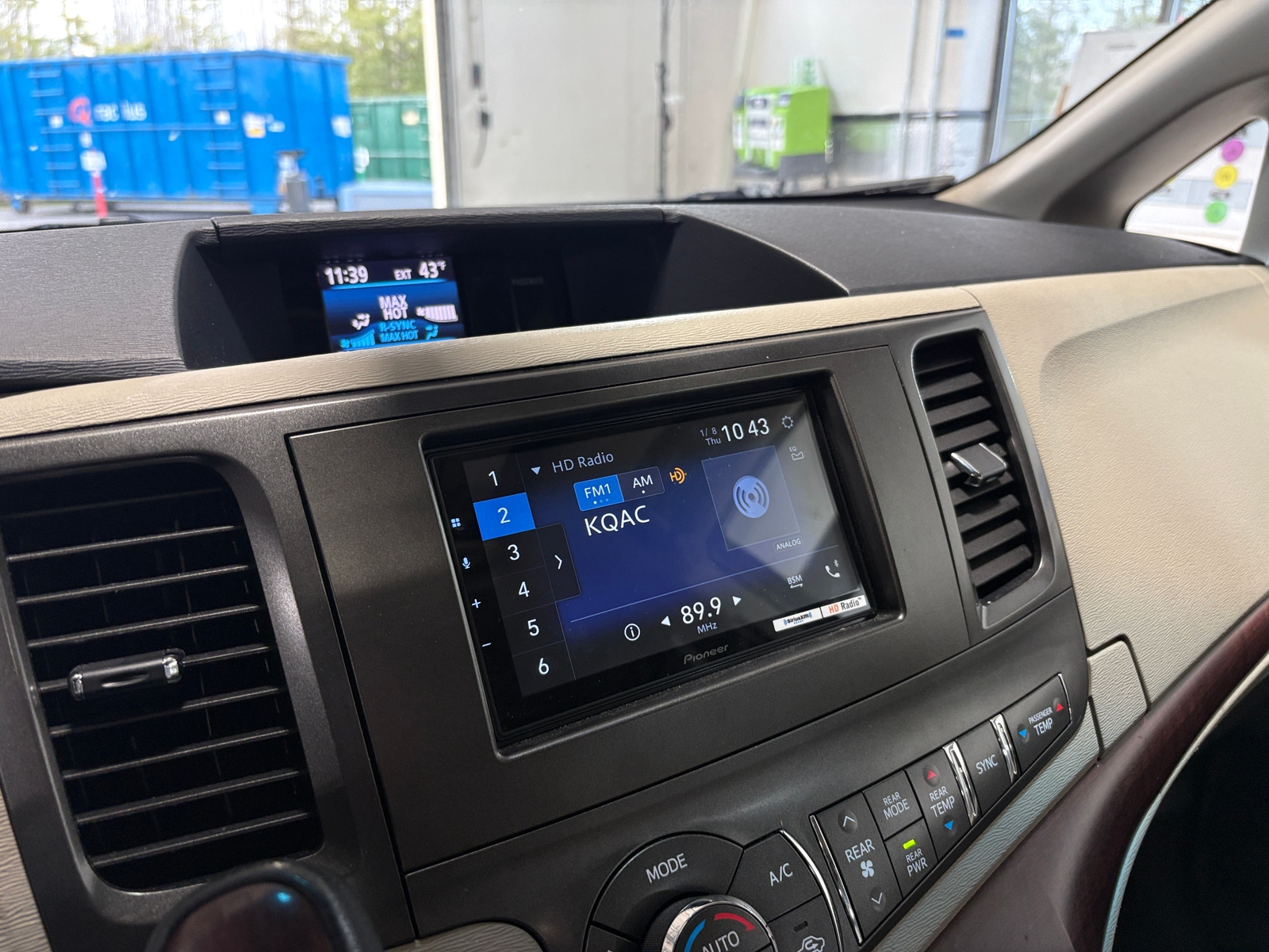 Thumbnail: 2013 Toyota Sienna - 3