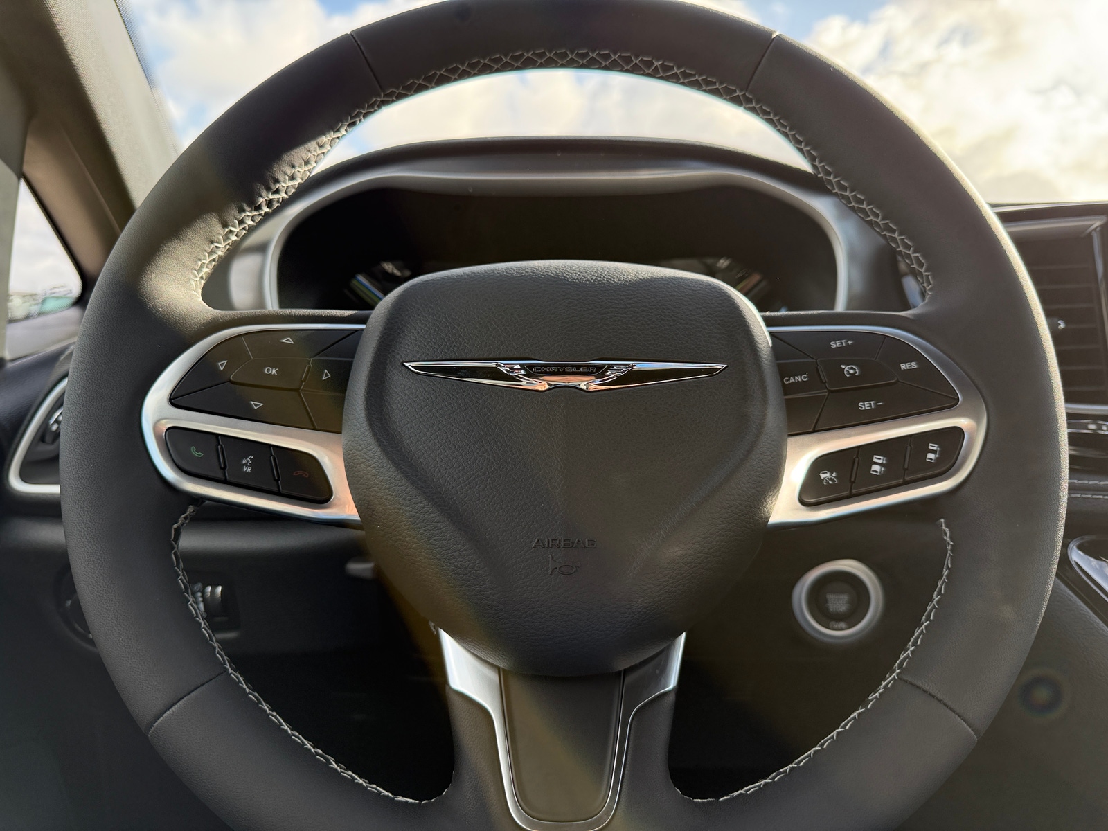 Thumbnail: 2026 Chrysler Pacifica - 4