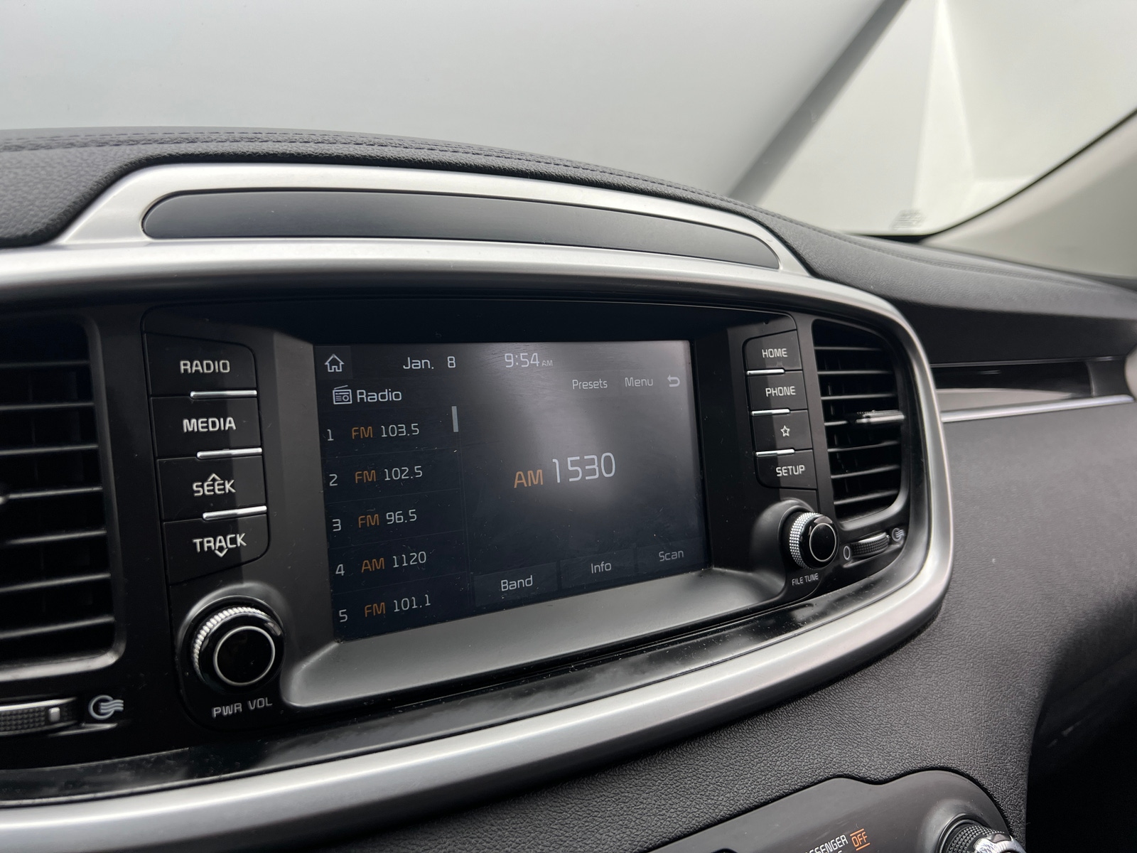 Thumbnail: 2019 Kia Sorento - 4