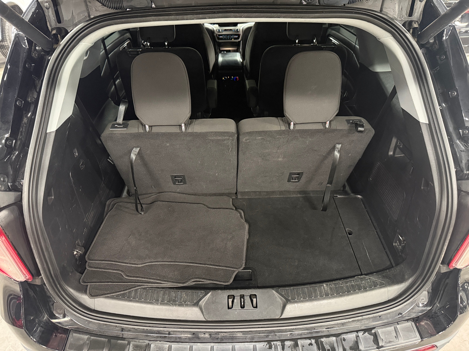 Thumbnail: 2022 Ford Explorer - 7