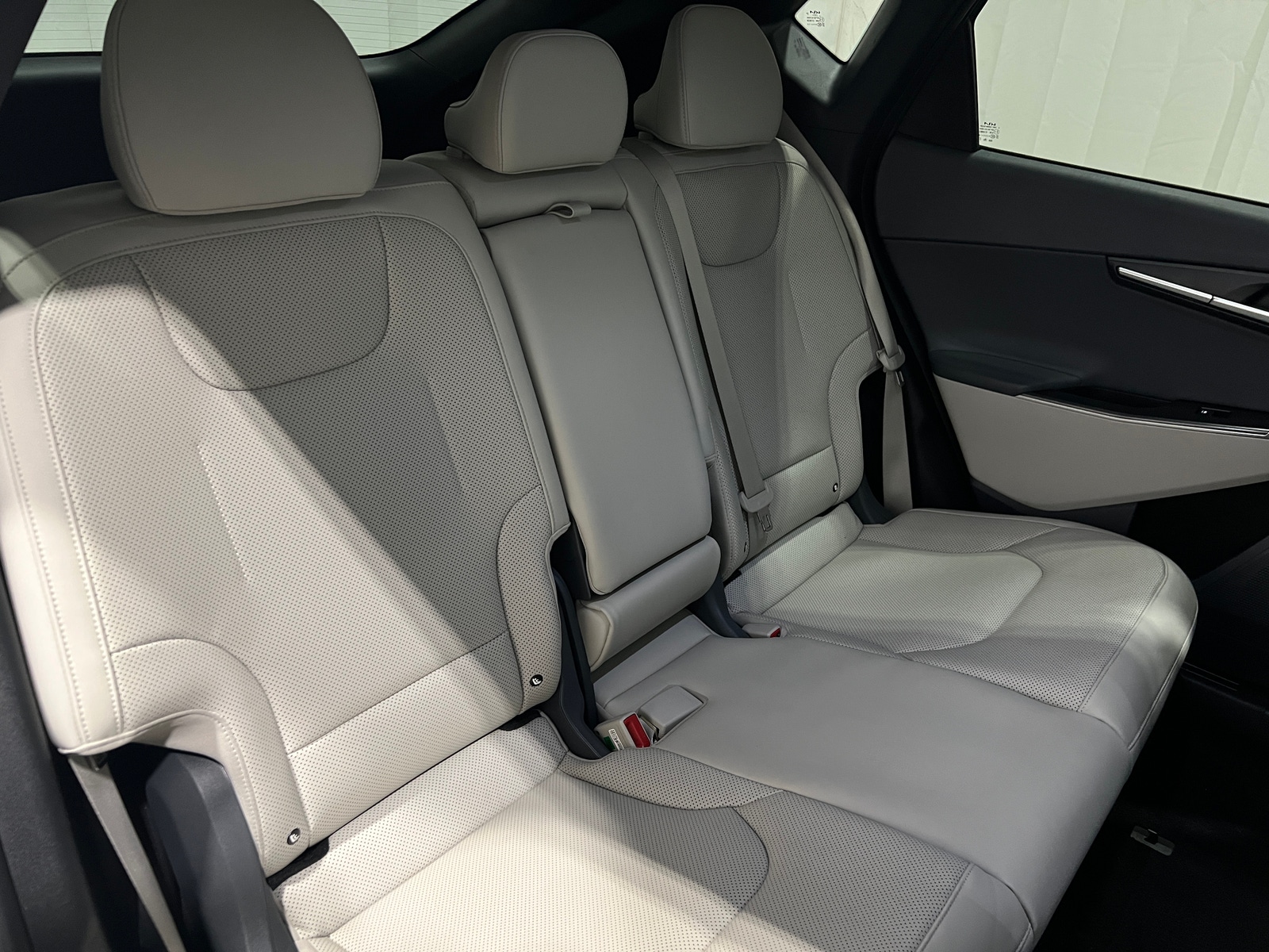 Thumbnail: 2022 Kia EV6 - 6