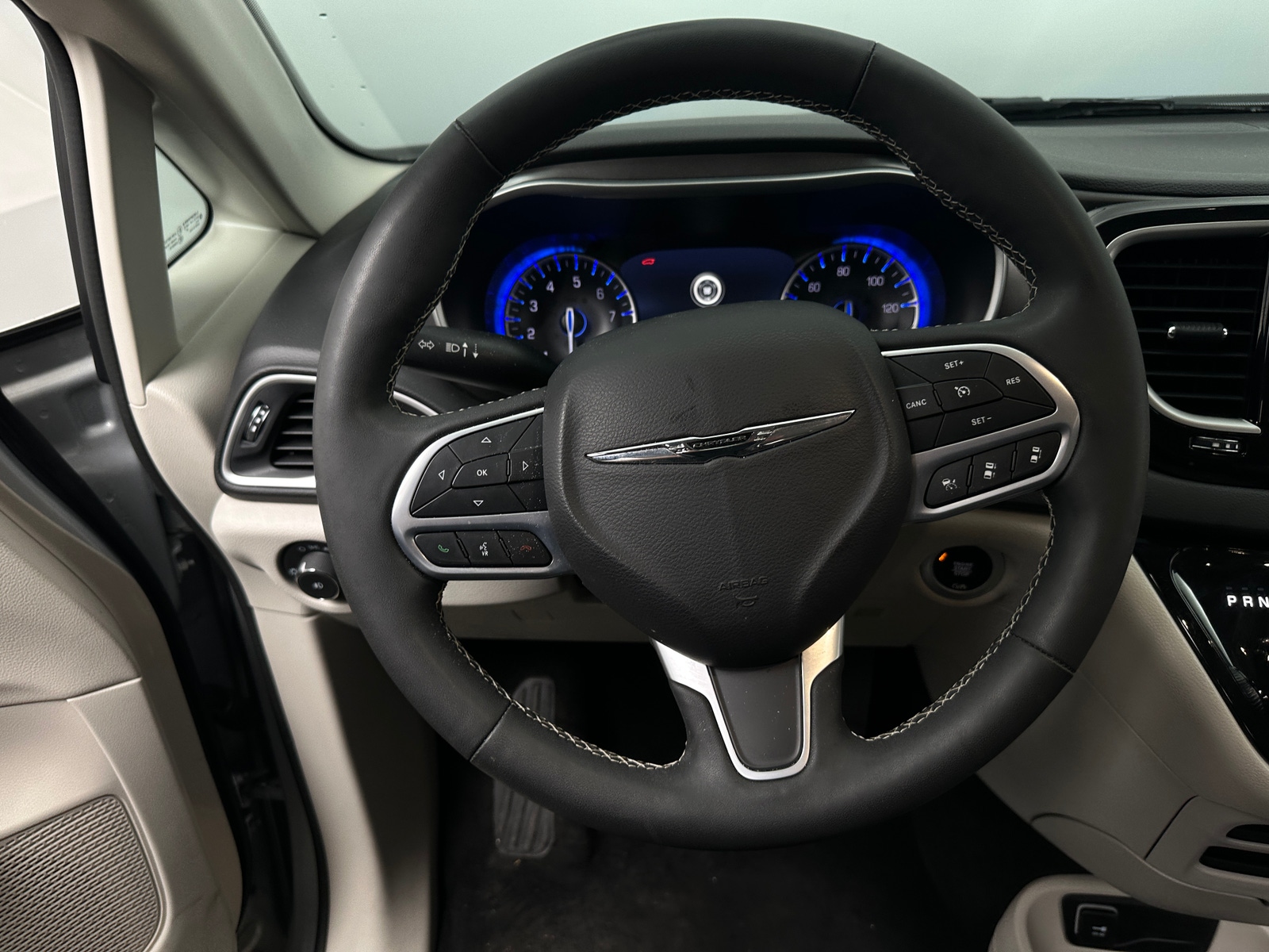 Thumbnail: 2024 Chrysler Pacifica - 4