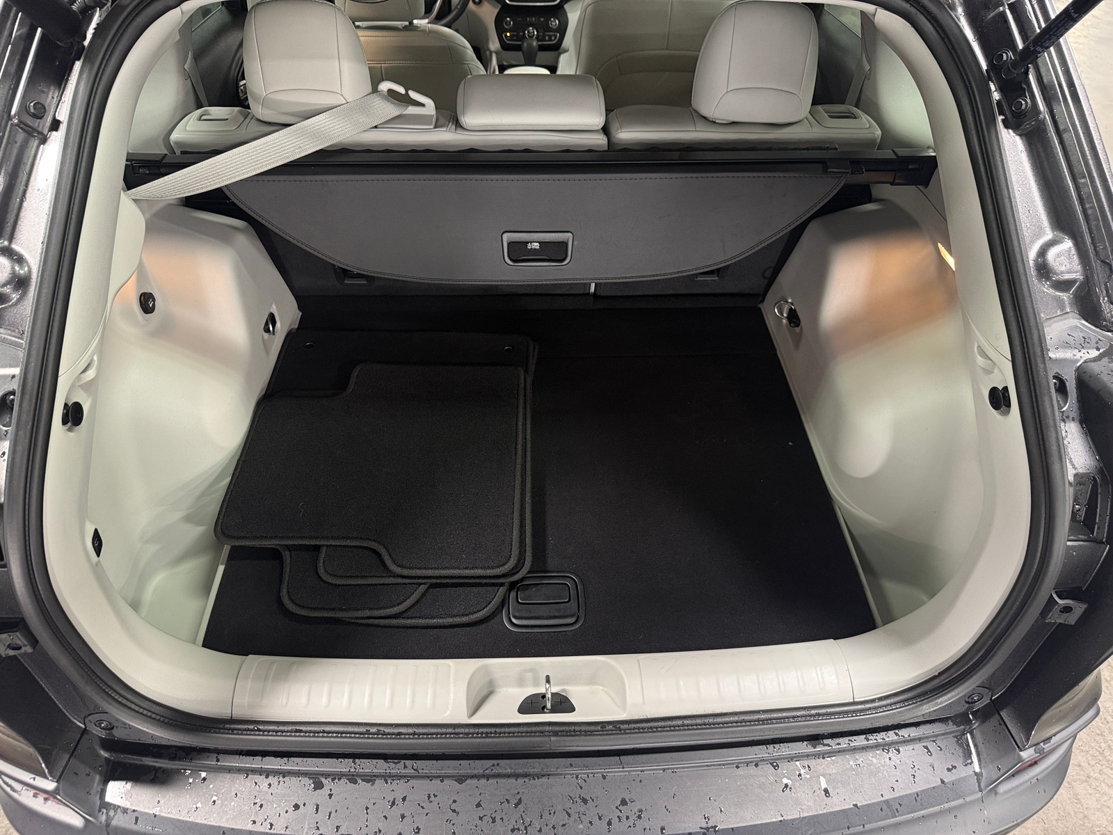 Thumbnail: 2020 Jeep Cherokee - 6