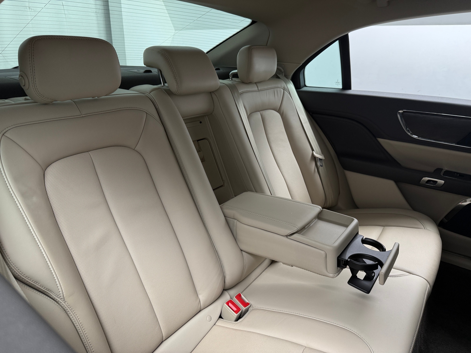 Thumbnail: 2017 Lincoln Continental - 5