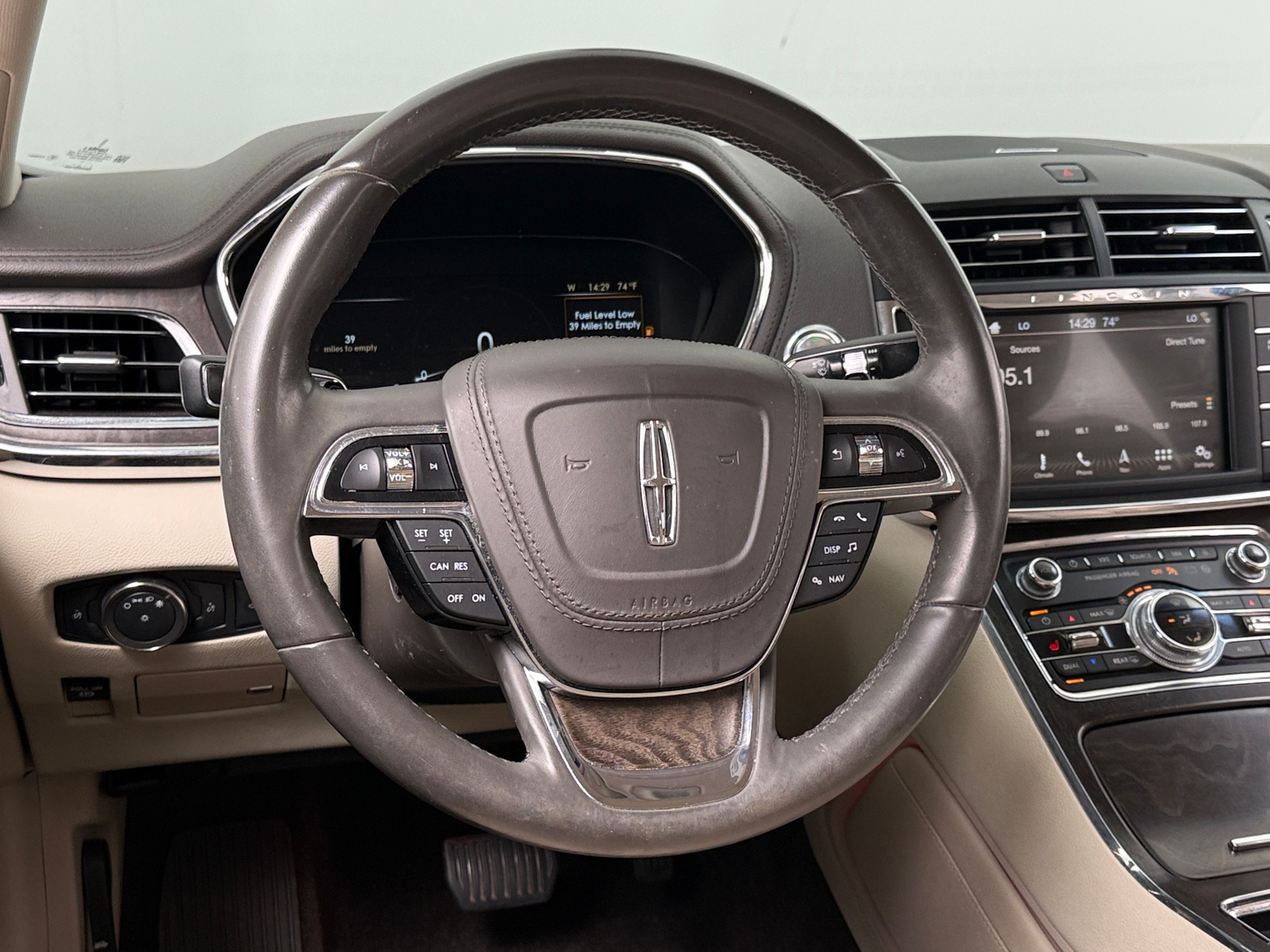 Thumbnail: 2017 Lincoln Continental - 4