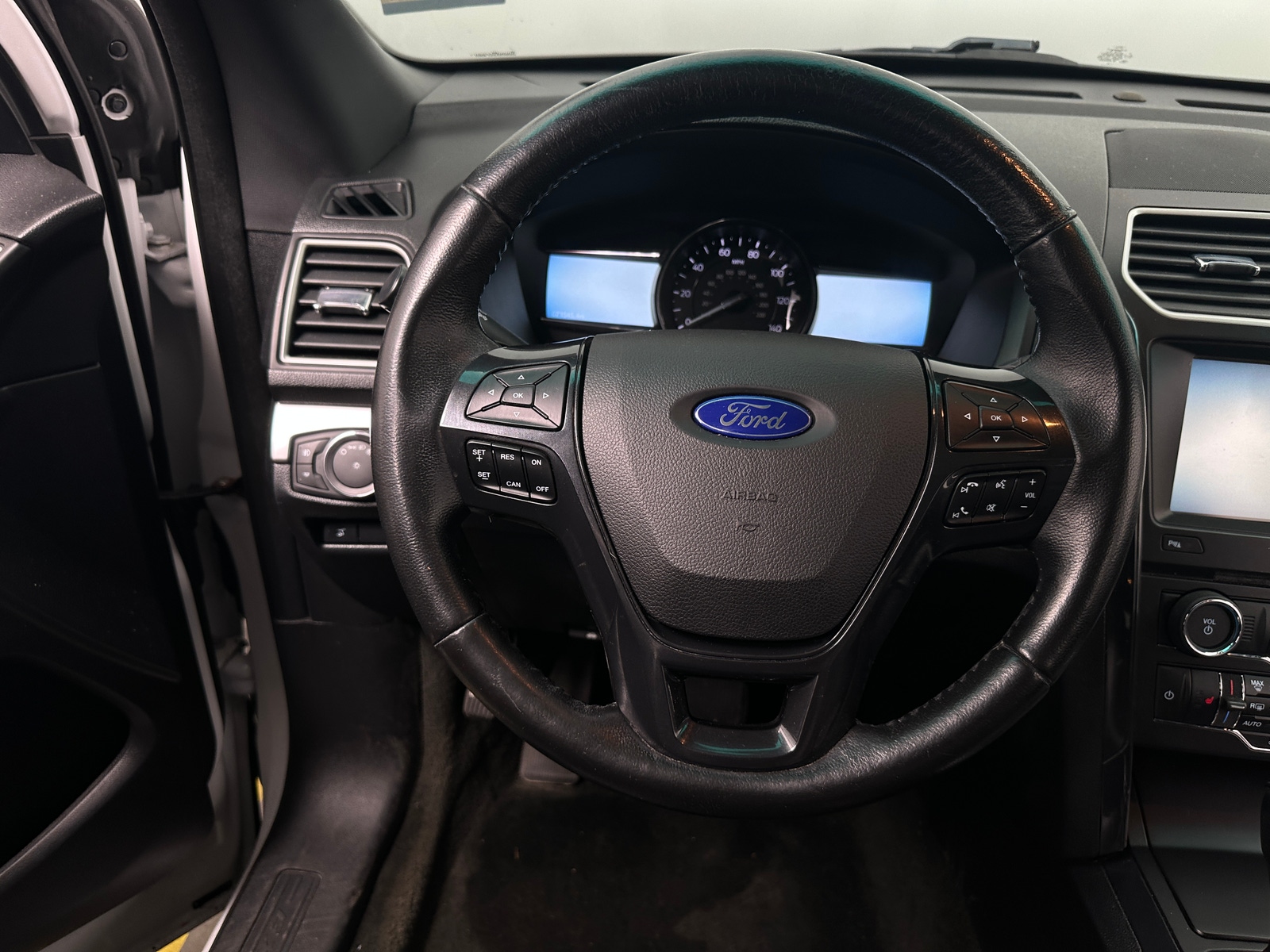 Thumbnail: 2016 Ford Explorer - 4