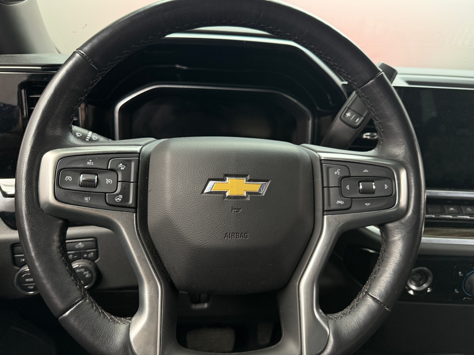 Thumbnail: 2022 Chevrolet Silverado 1500 - 5