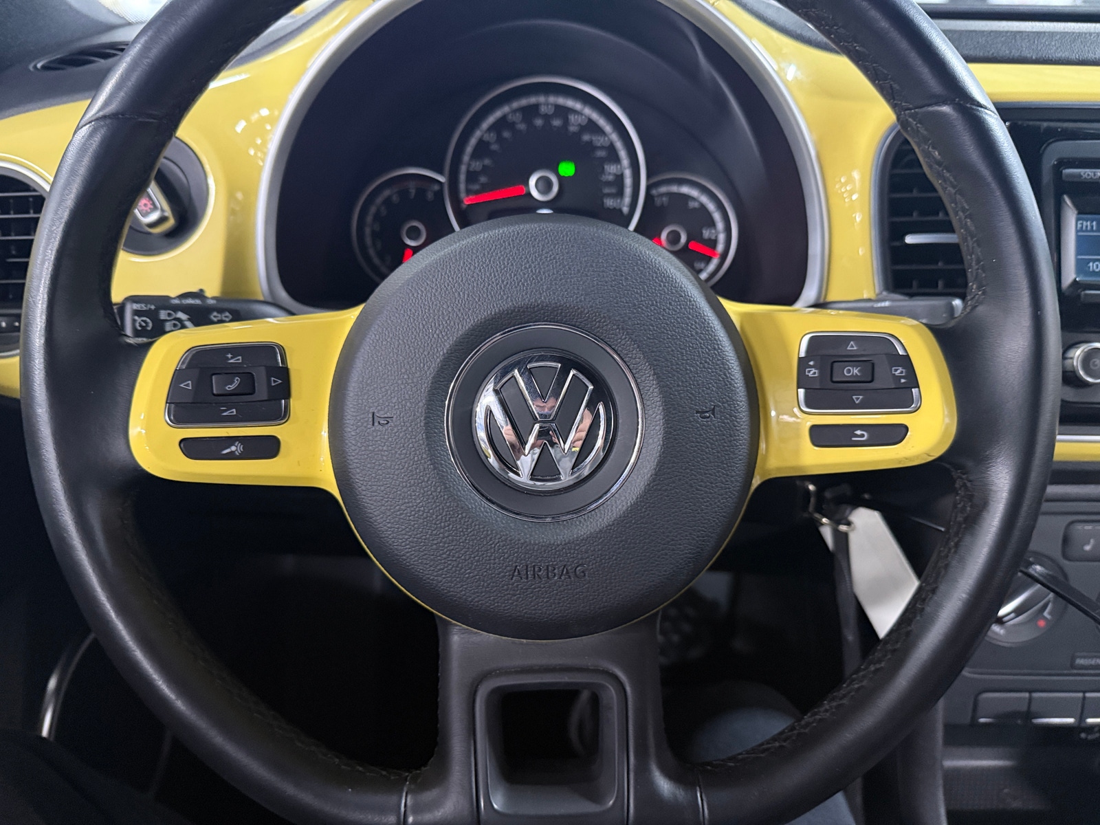 Thumbnail: 2014 Volkswagen Beetle - 4