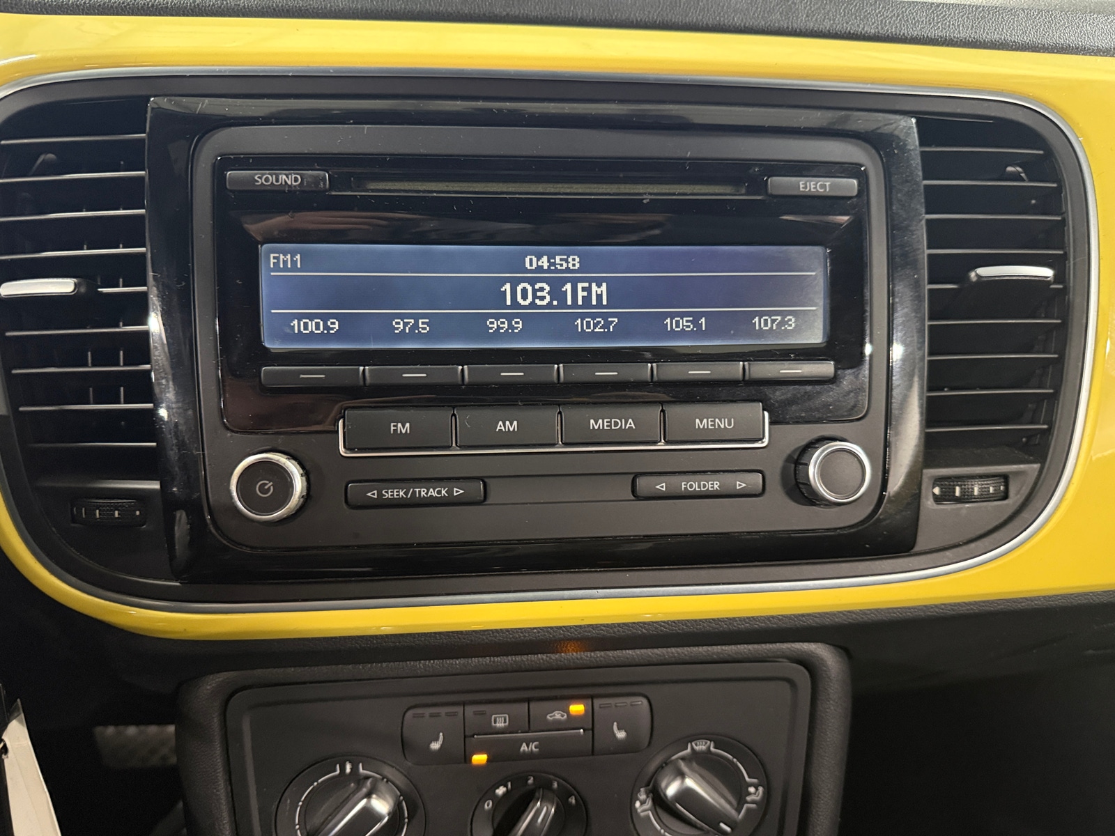 Thumbnail: 2014 Volkswagen Beetle - 3