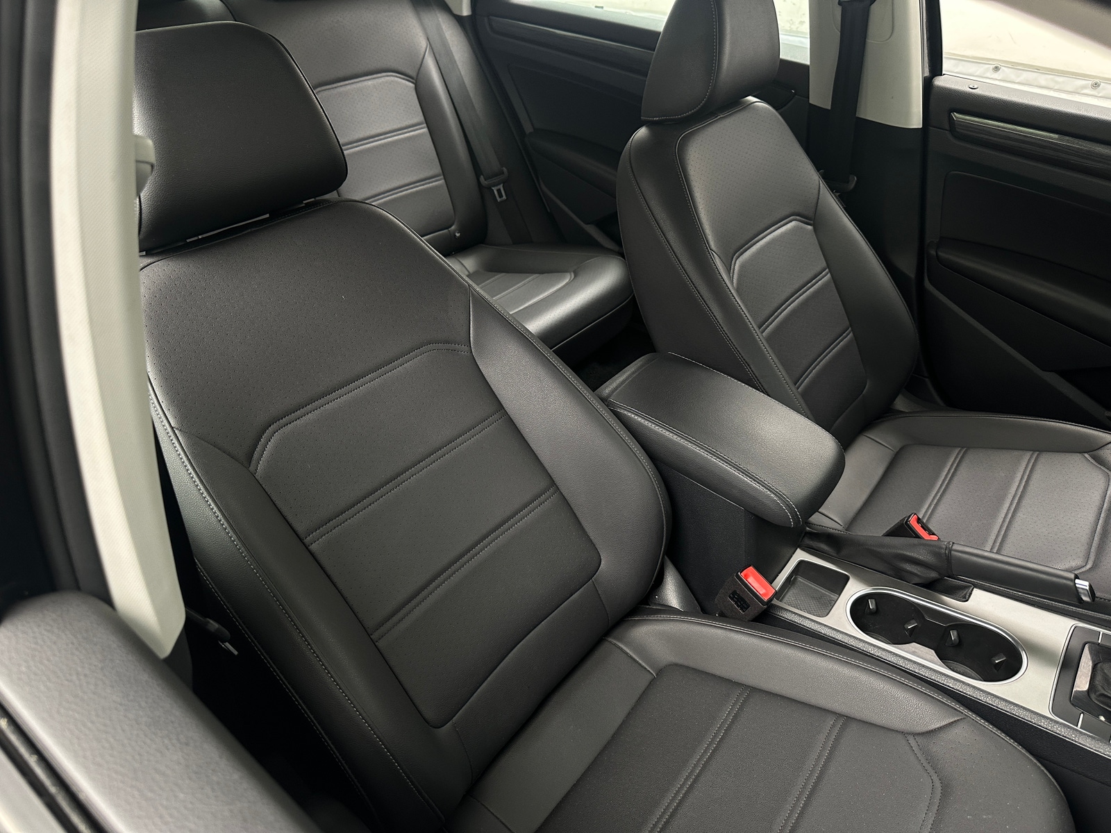 Thumbnail: 2020 Volkswagen Passat - 2