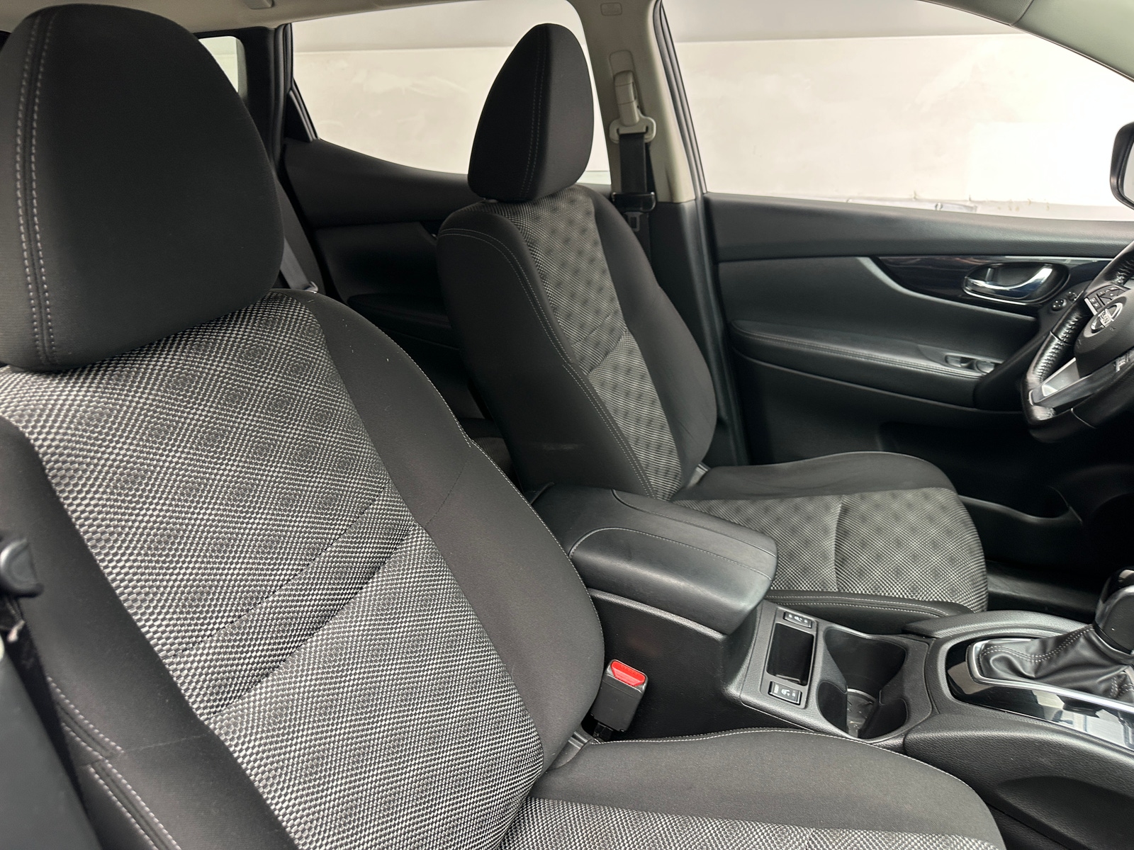 Thumbnail: 2017 Nissan Rogue Sport - 2