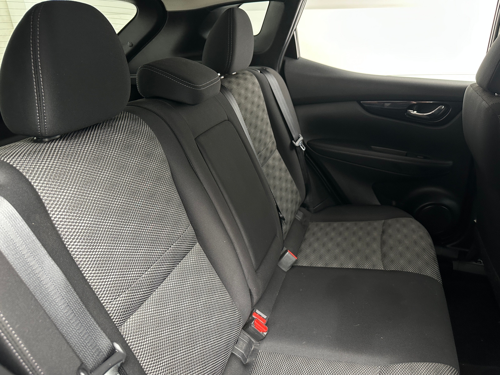 Thumbnail: 2017 Nissan Rogue Sport - 6