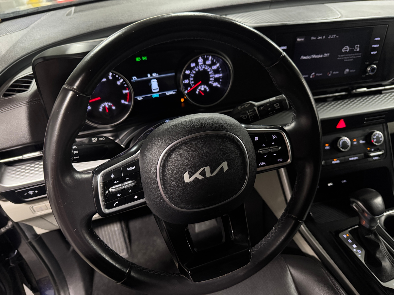 Thumbnail: 2023 Kia Carnival - 4