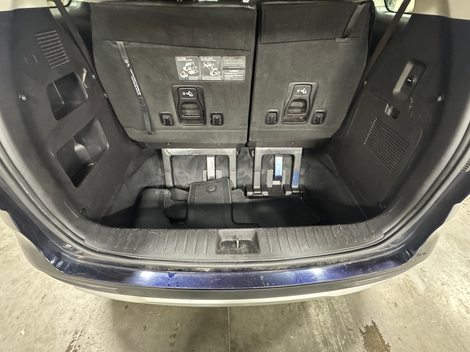 Thumbnail: 2023 Kia Carnival - 6