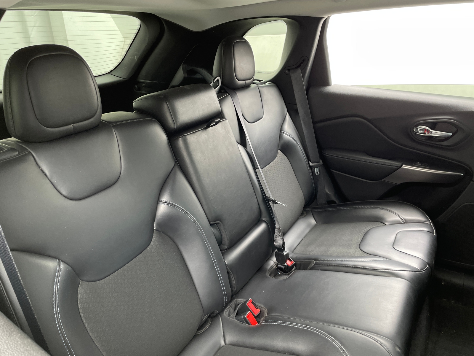 Thumbnail: 2020 Jeep Cherokee - 6