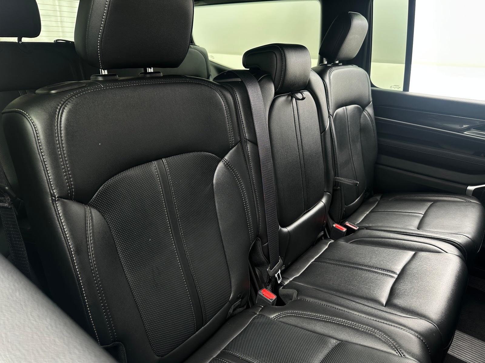 Thumbnail: 2024 Jeep Wagoneer - 5