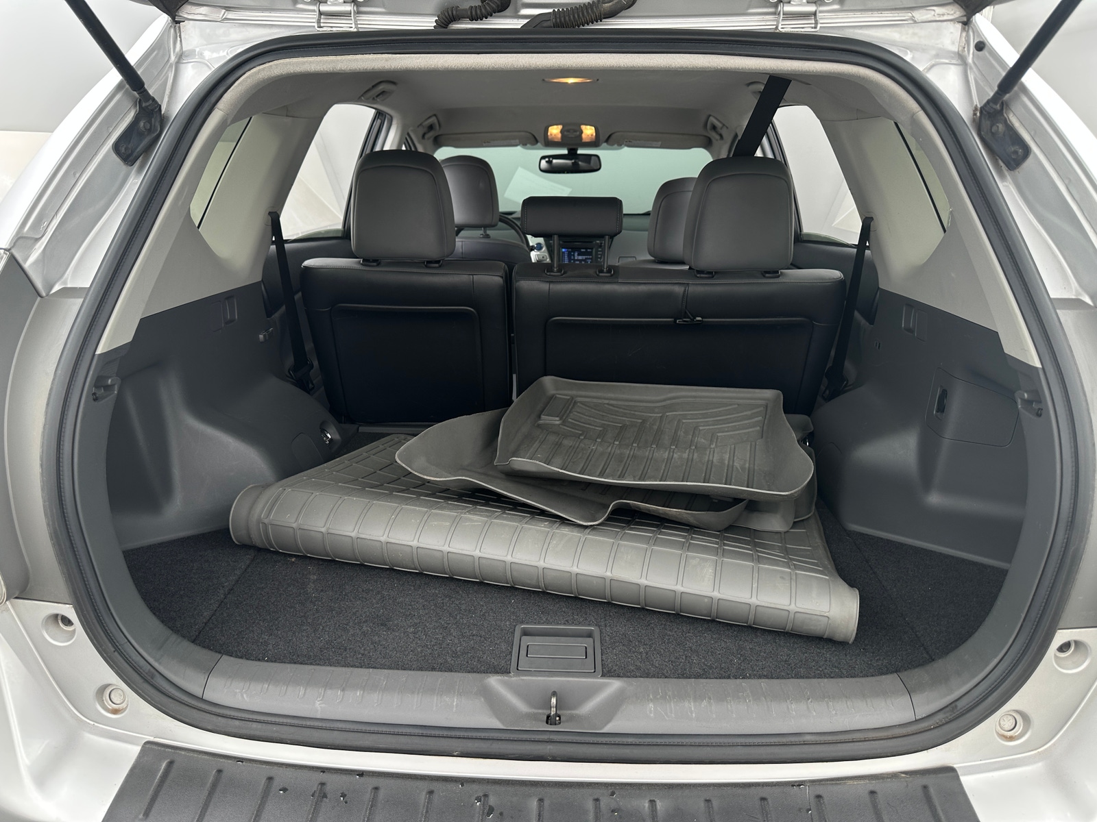 Thumbnail: 2012 Toyota Prius v - 6