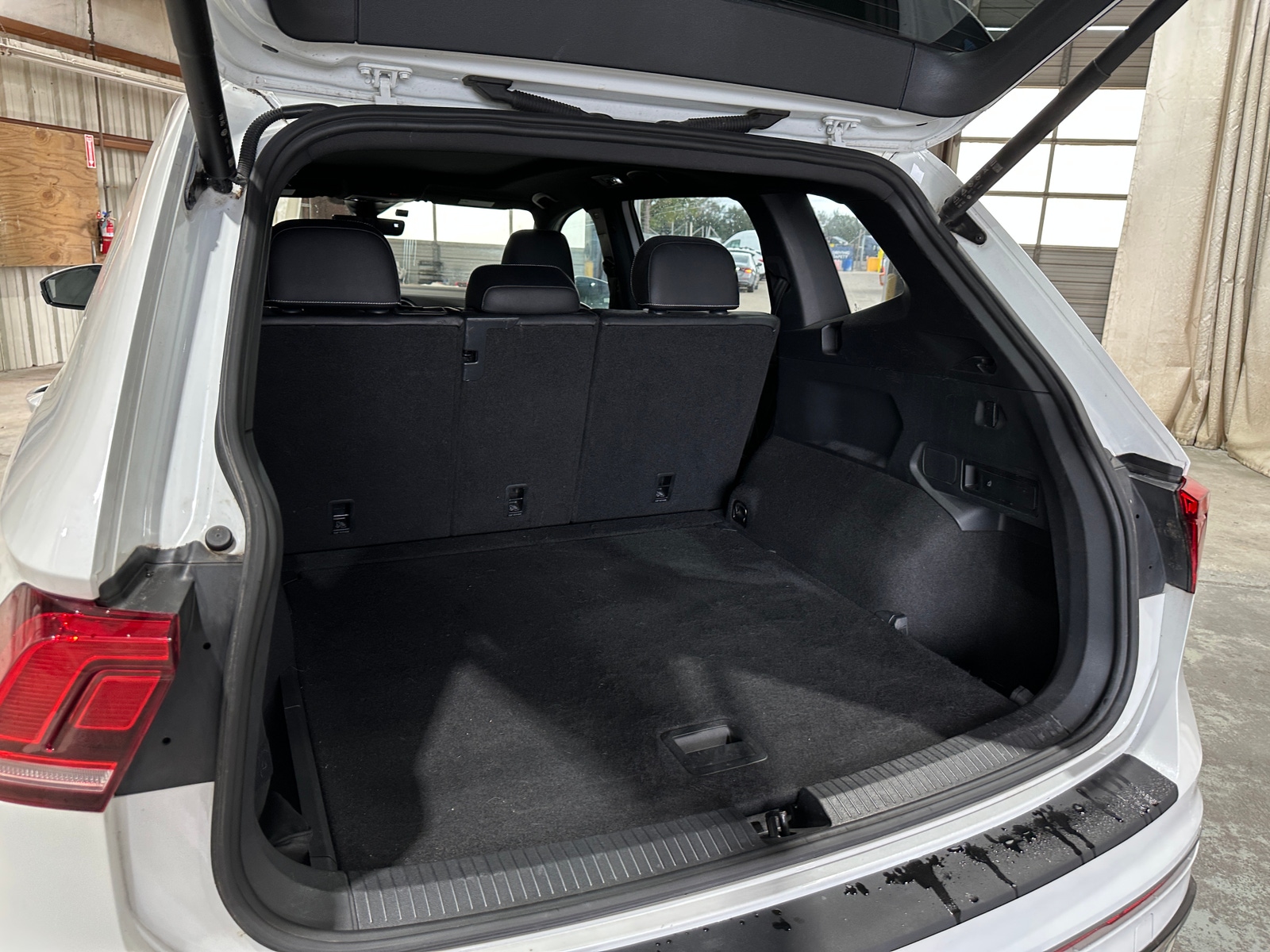 Thumbnail: 2022 Volkswagen Tiguan - 6