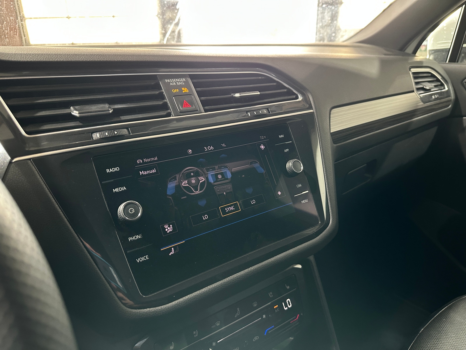 Thumbnail: 2022 Volkswagen Tiguan - 3