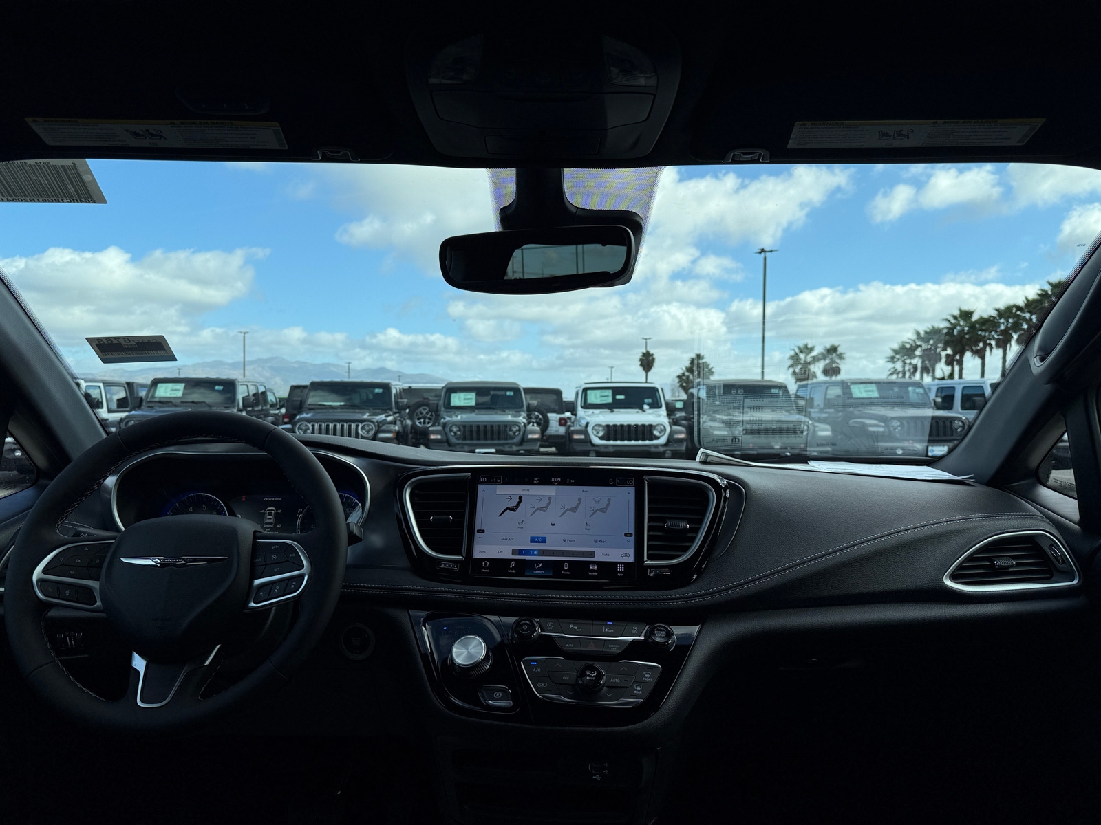 Thumbnail: 2026 Chrysler Pacifica - 2