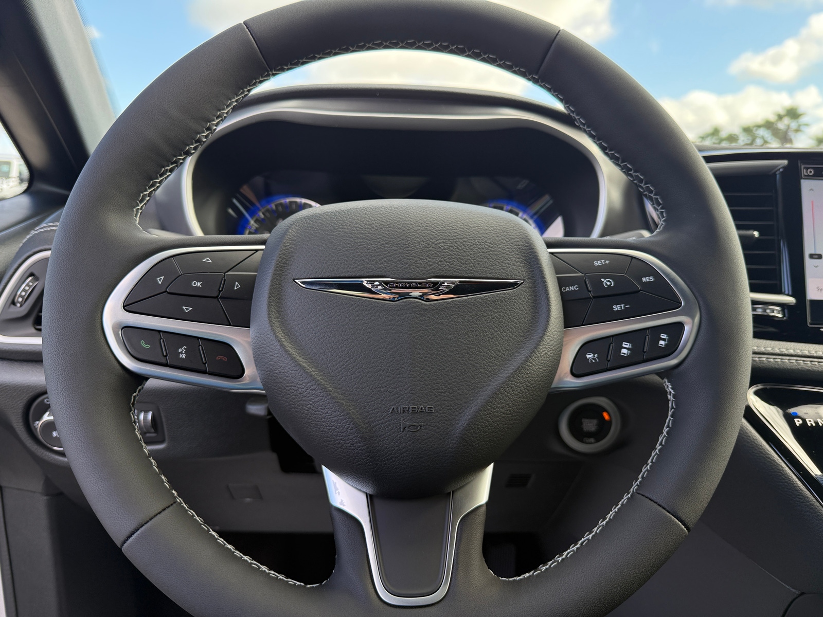 Thumbnail: 2026 Chrysler Pacifica - 4