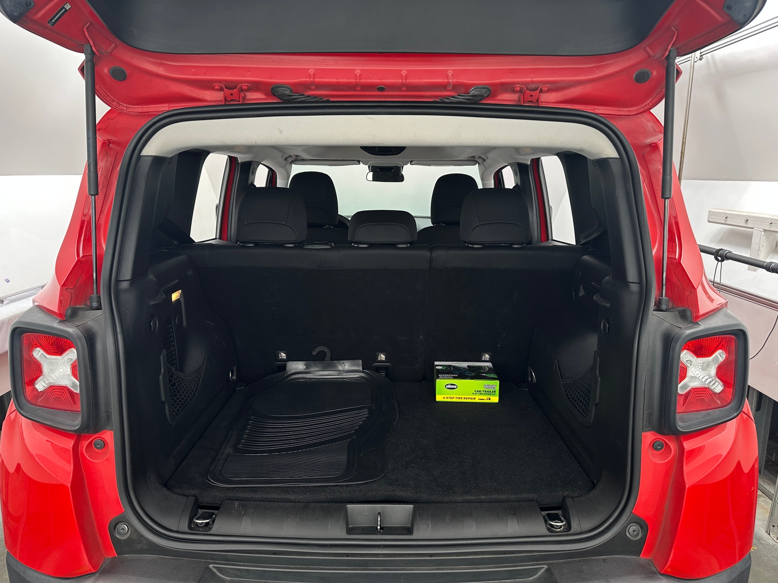 Thumbnail: 2019 Jeep Renegade - 7