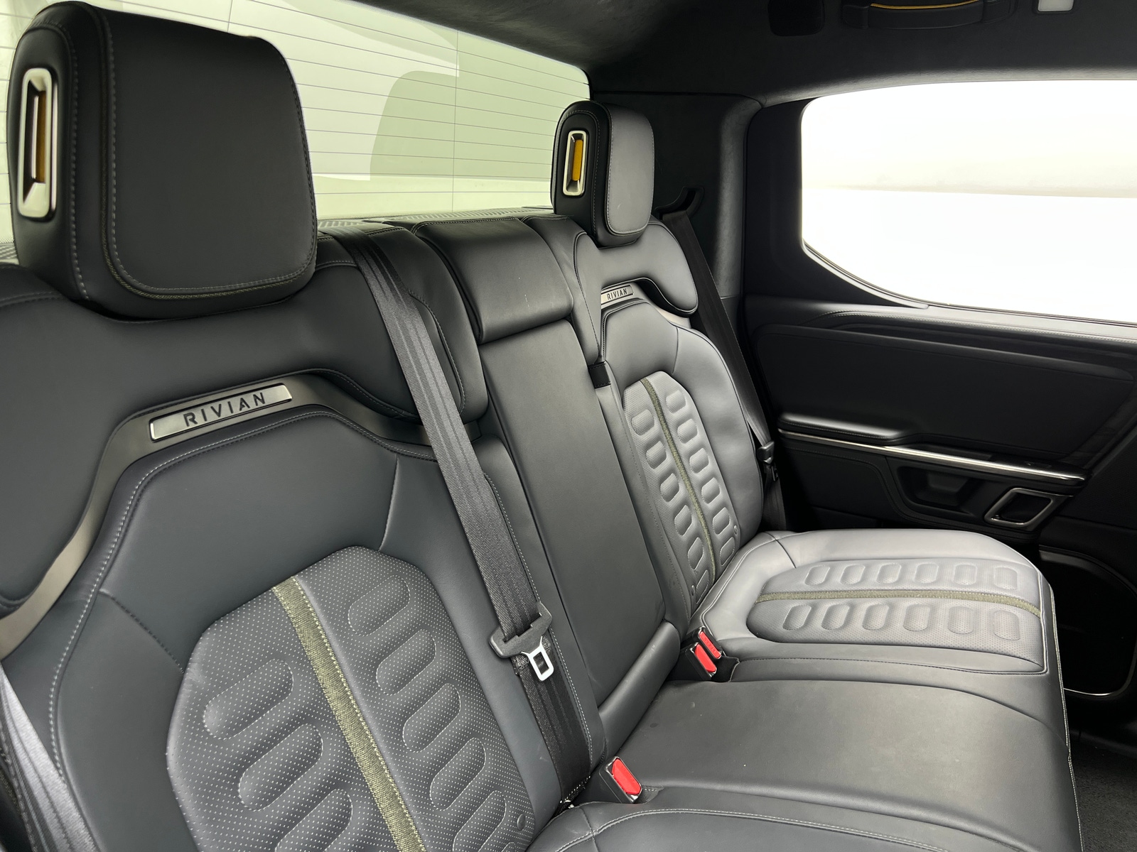 Thumbnail: 2022 Rivian R1T - 5