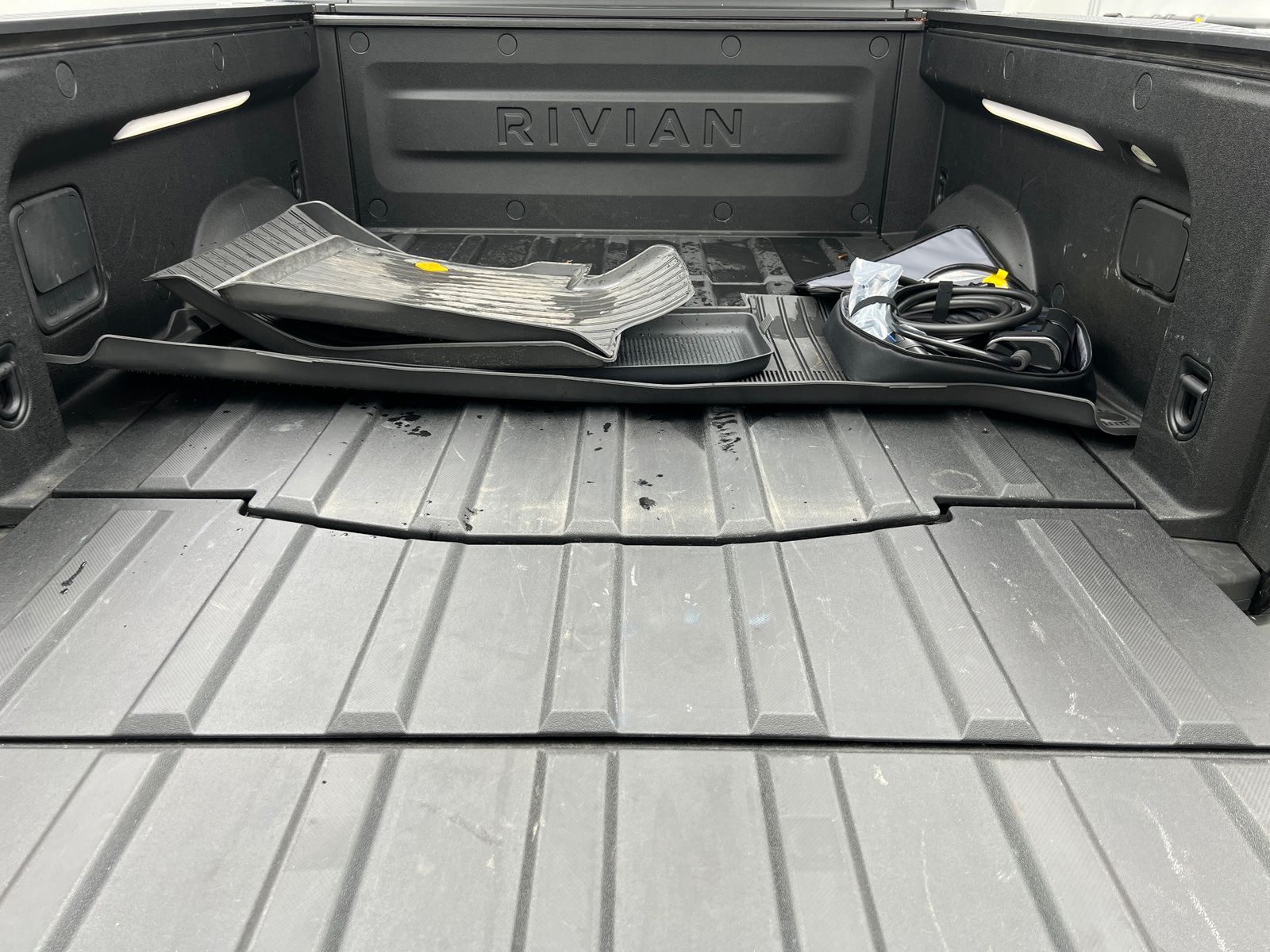 Thumbnail: 2022 Rivian R1T - 6