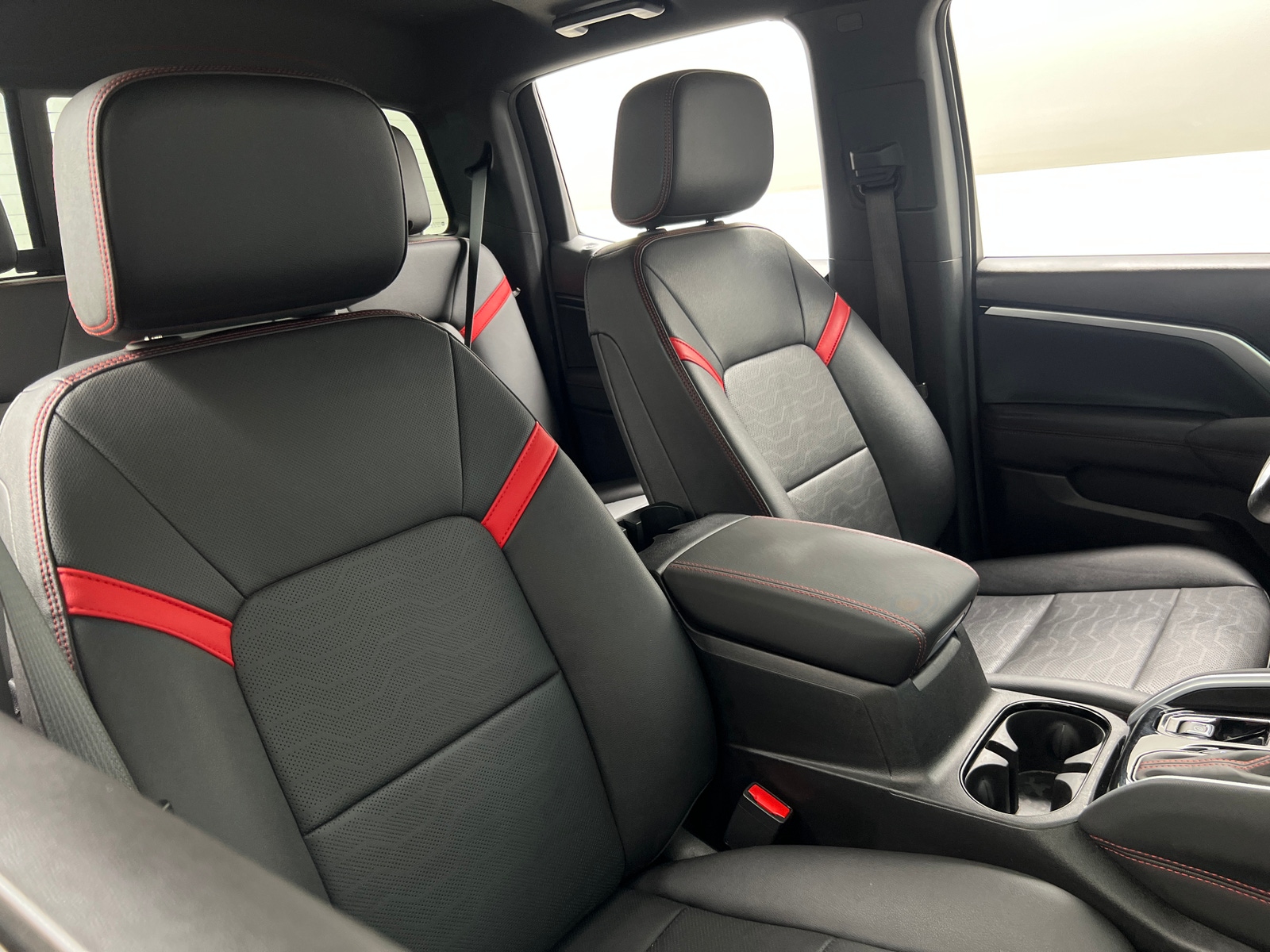 Thumbnail: 2023 Chevrolet Colorado - 2