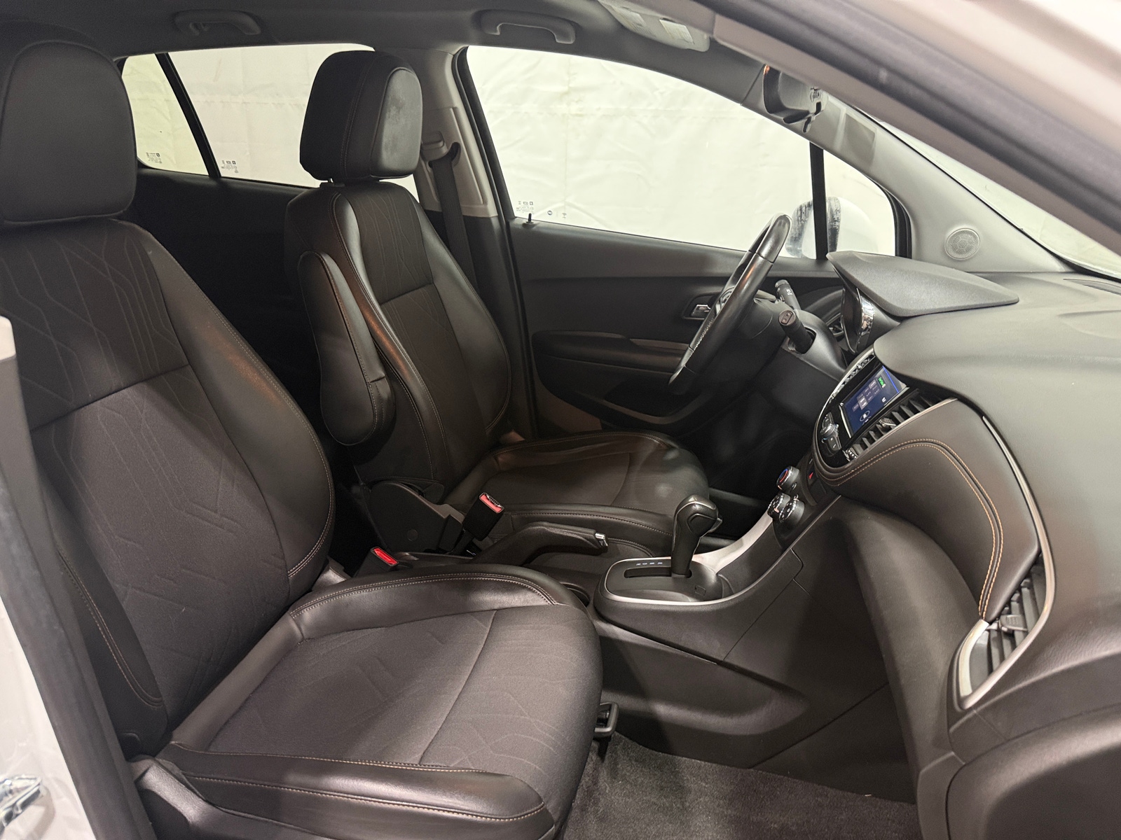 Thumbnail: 2022 Chevrolet Trax - 2