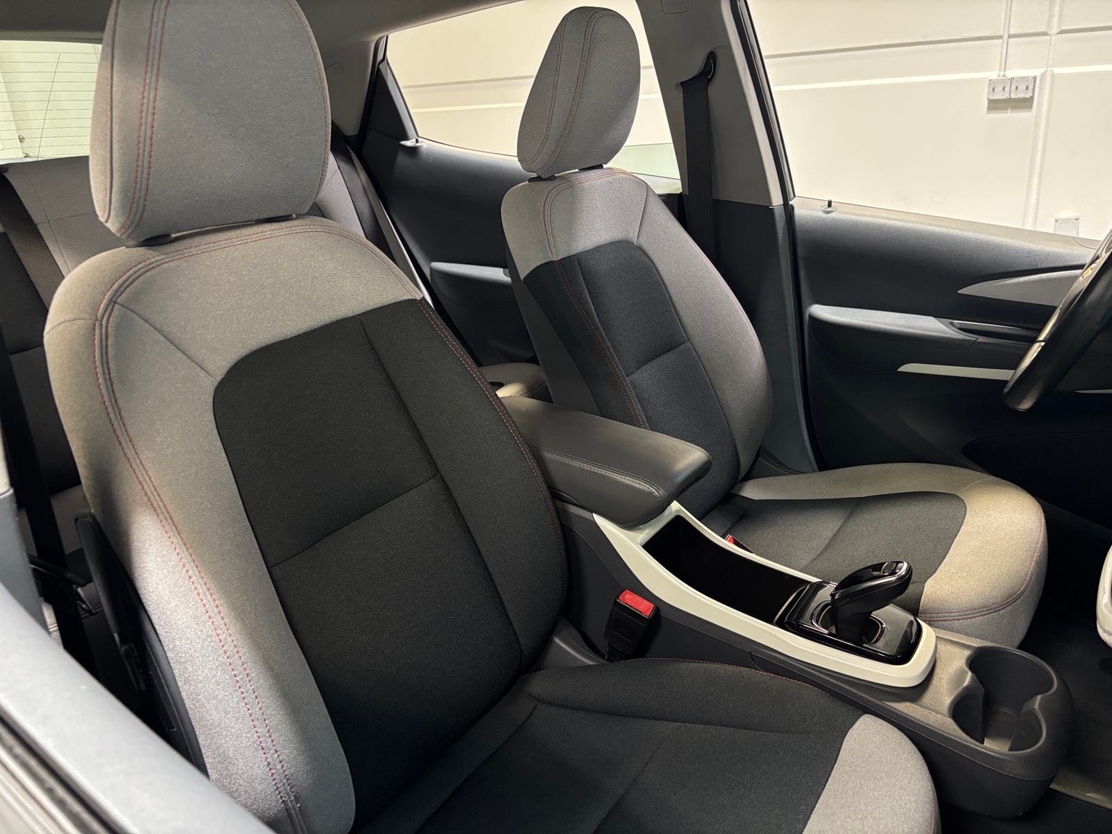 Thumbnail: 2020 Chevrolet Bolt EV - 2