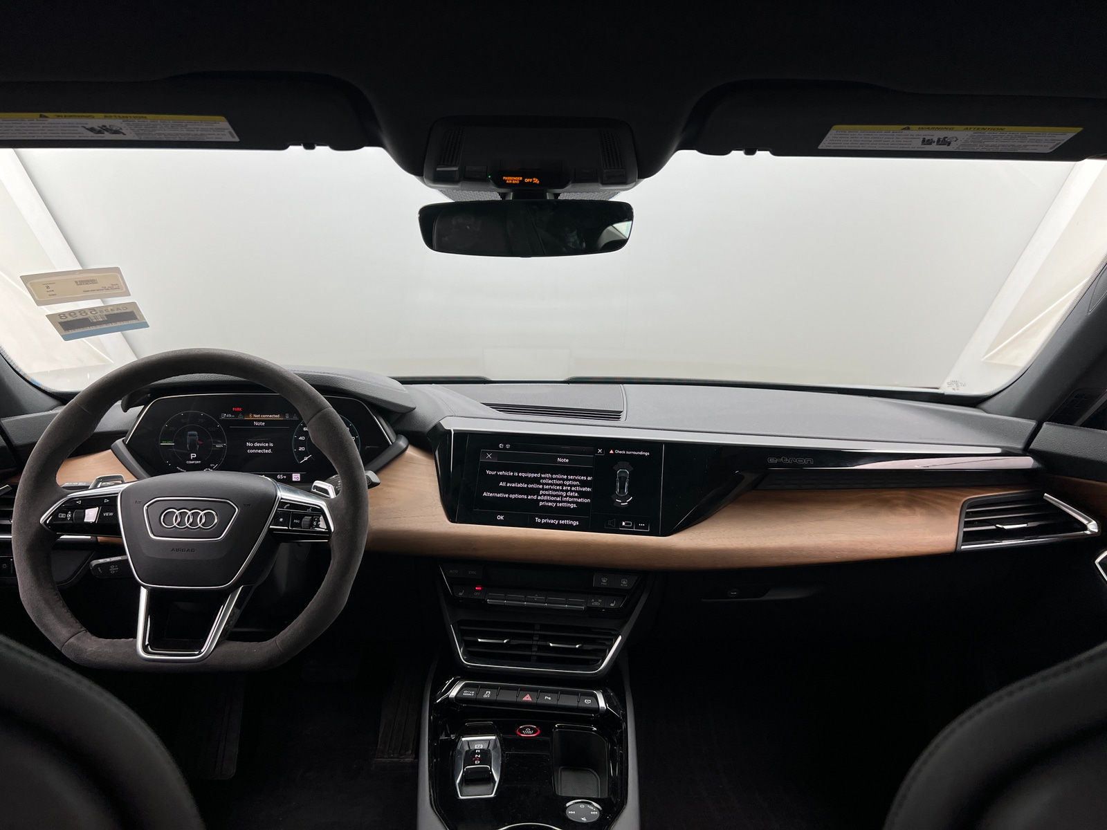 Thumbnail: 2022 Audi e-tron GT - 2