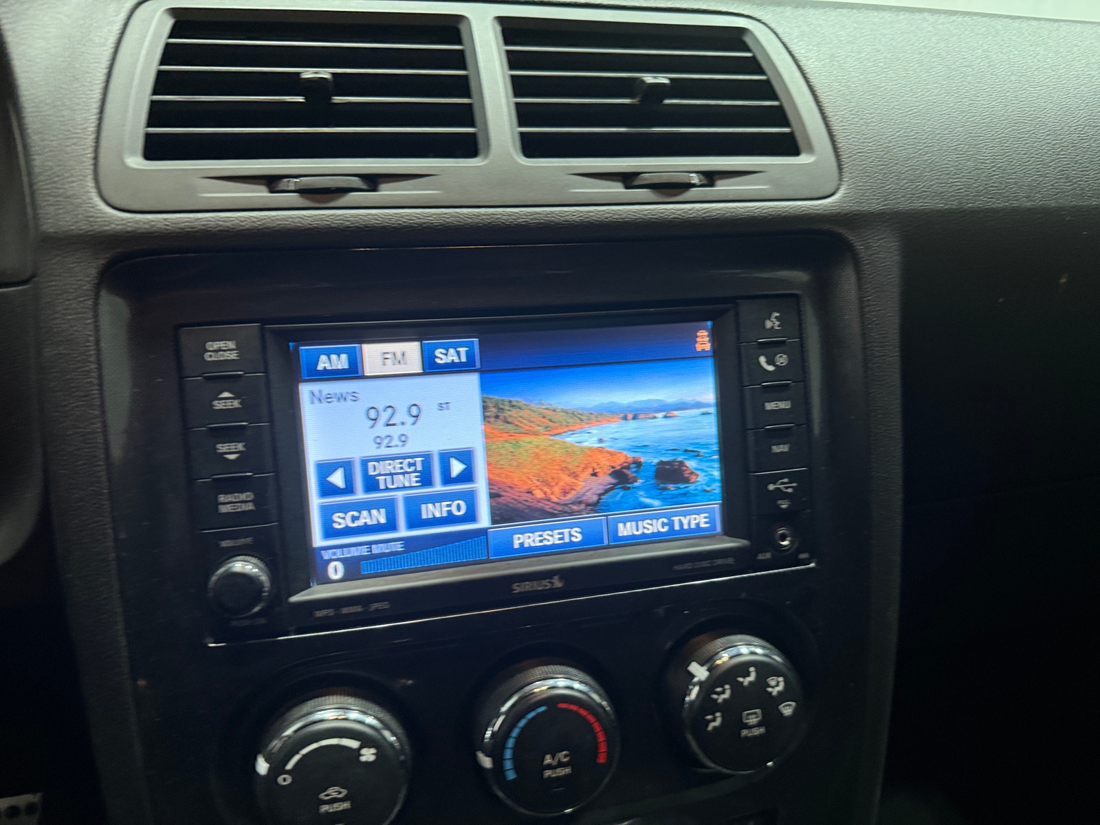 Thumbnail: 2010 Dodge Challenger - 3