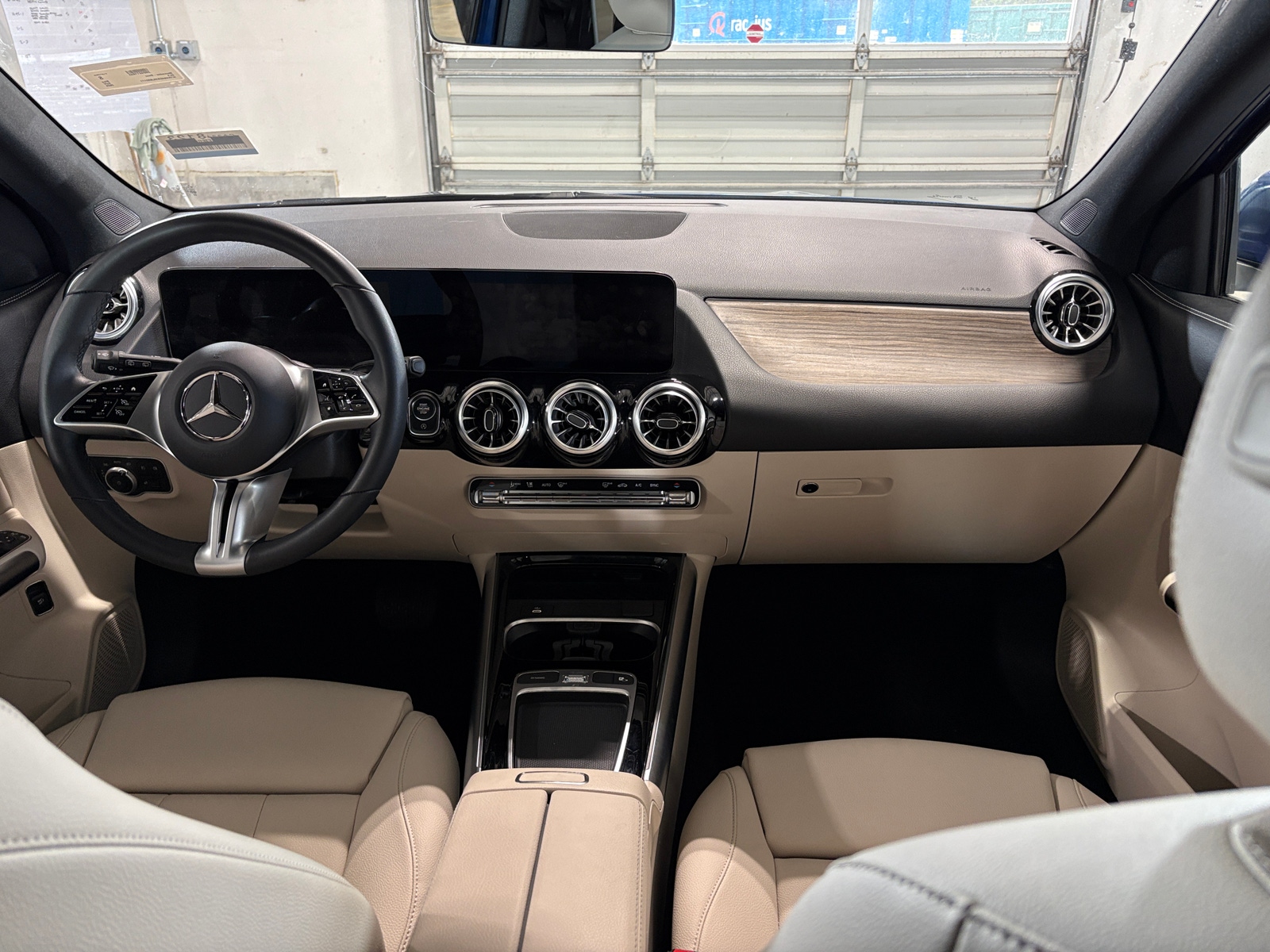 Thumbnail: 2025 Mercedes-Benz GLA - 2