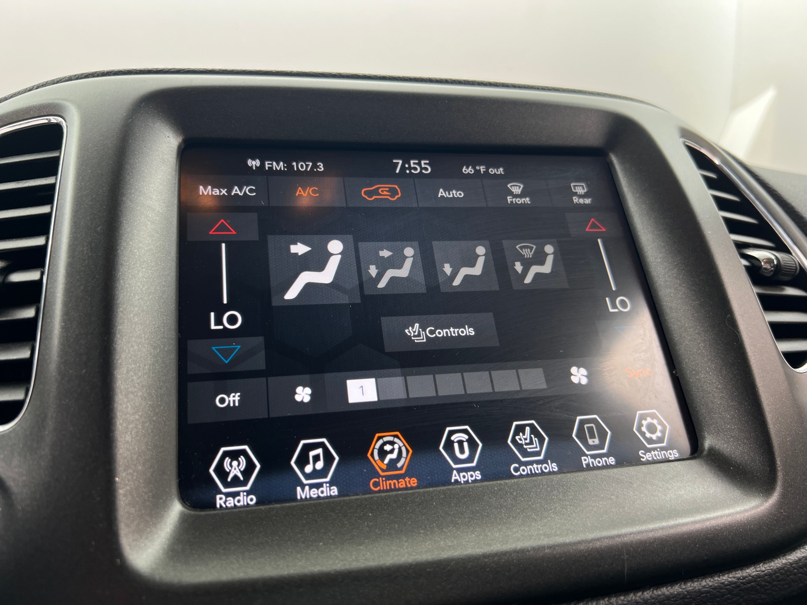 Thumbnail: 2020 Jeep Compass - 3