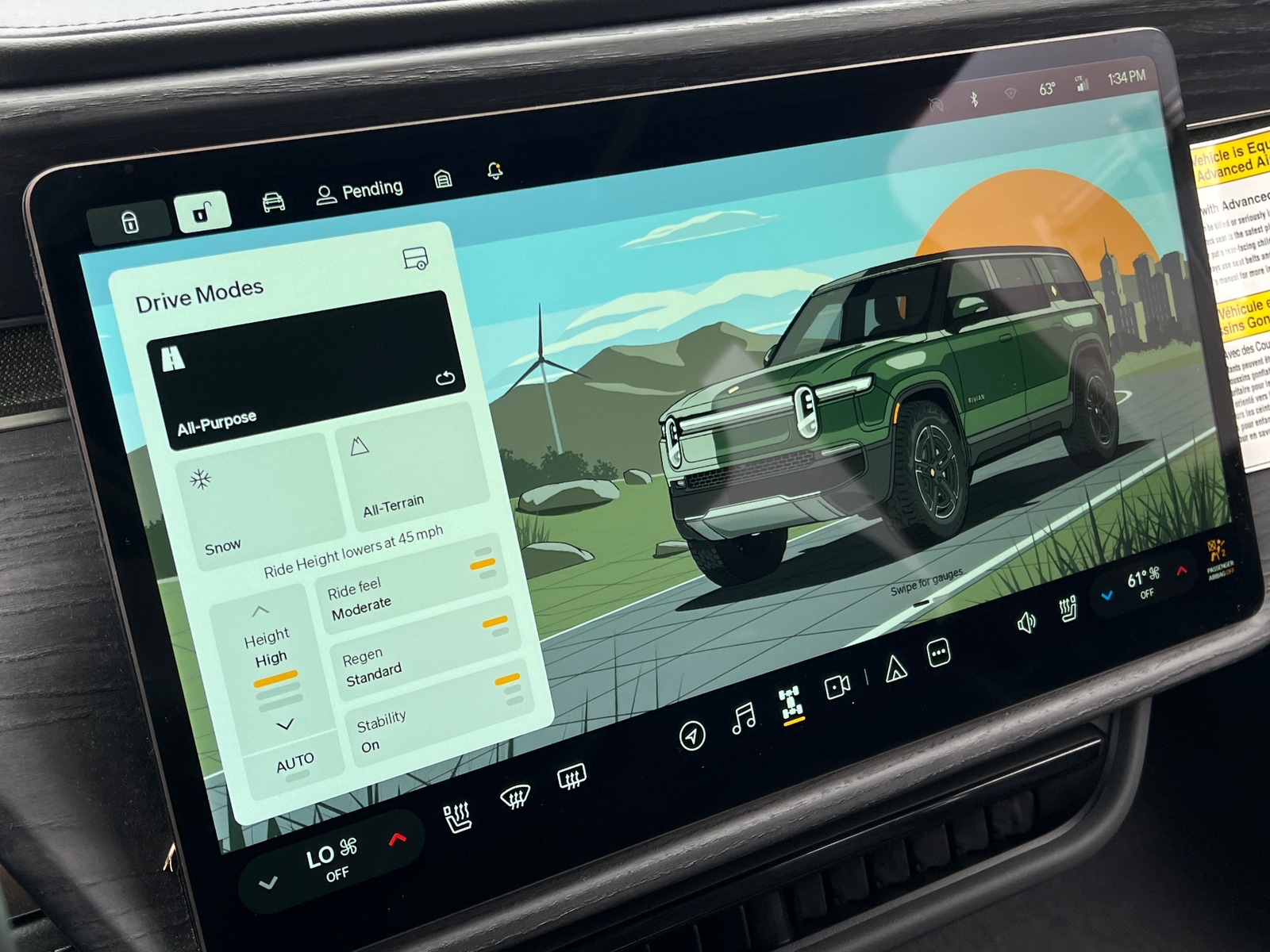 Thumbnail: 2025 Rivian R1S - 3