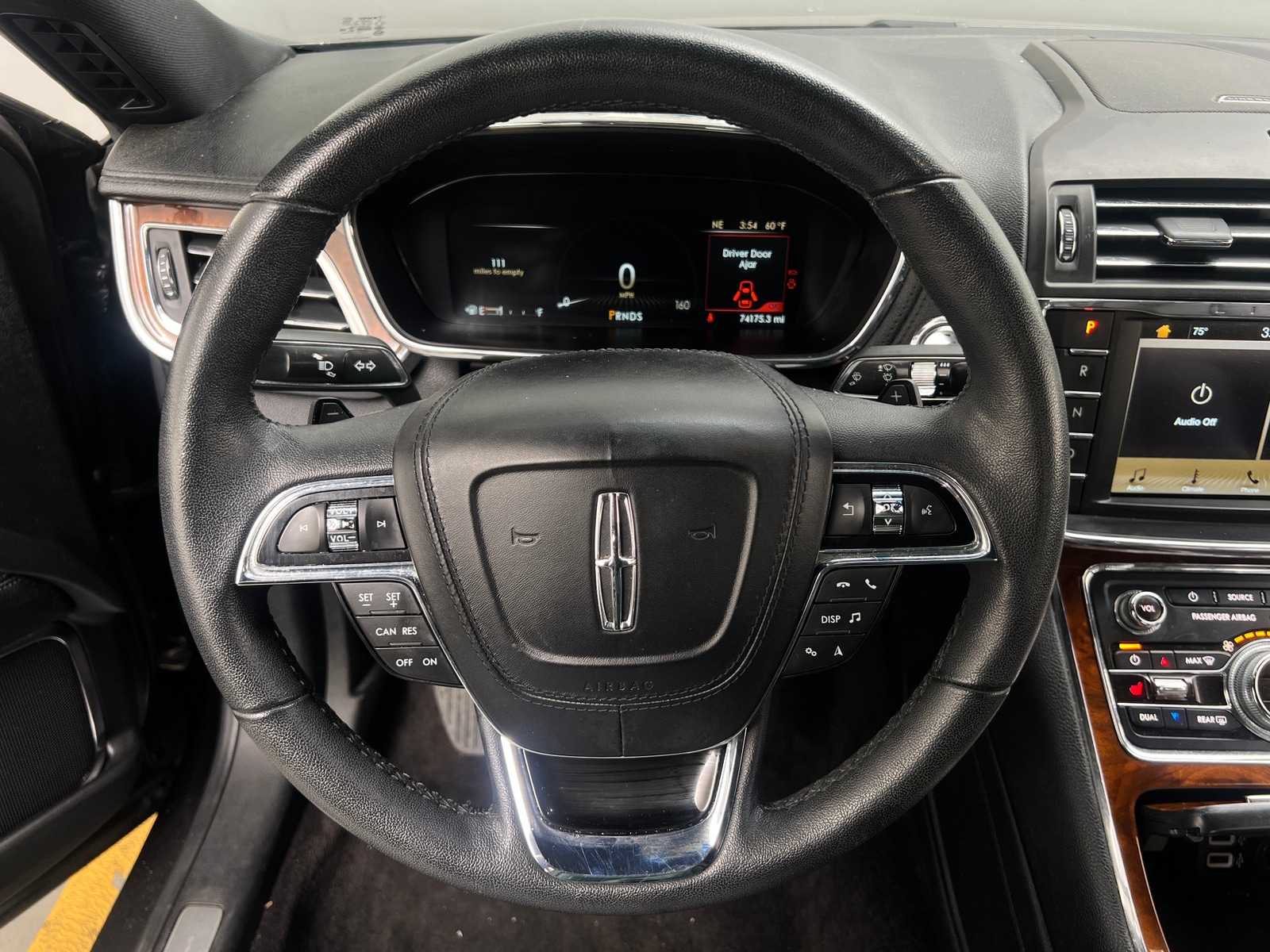 Thumbnail: 2018 Lincoln Continental - 4