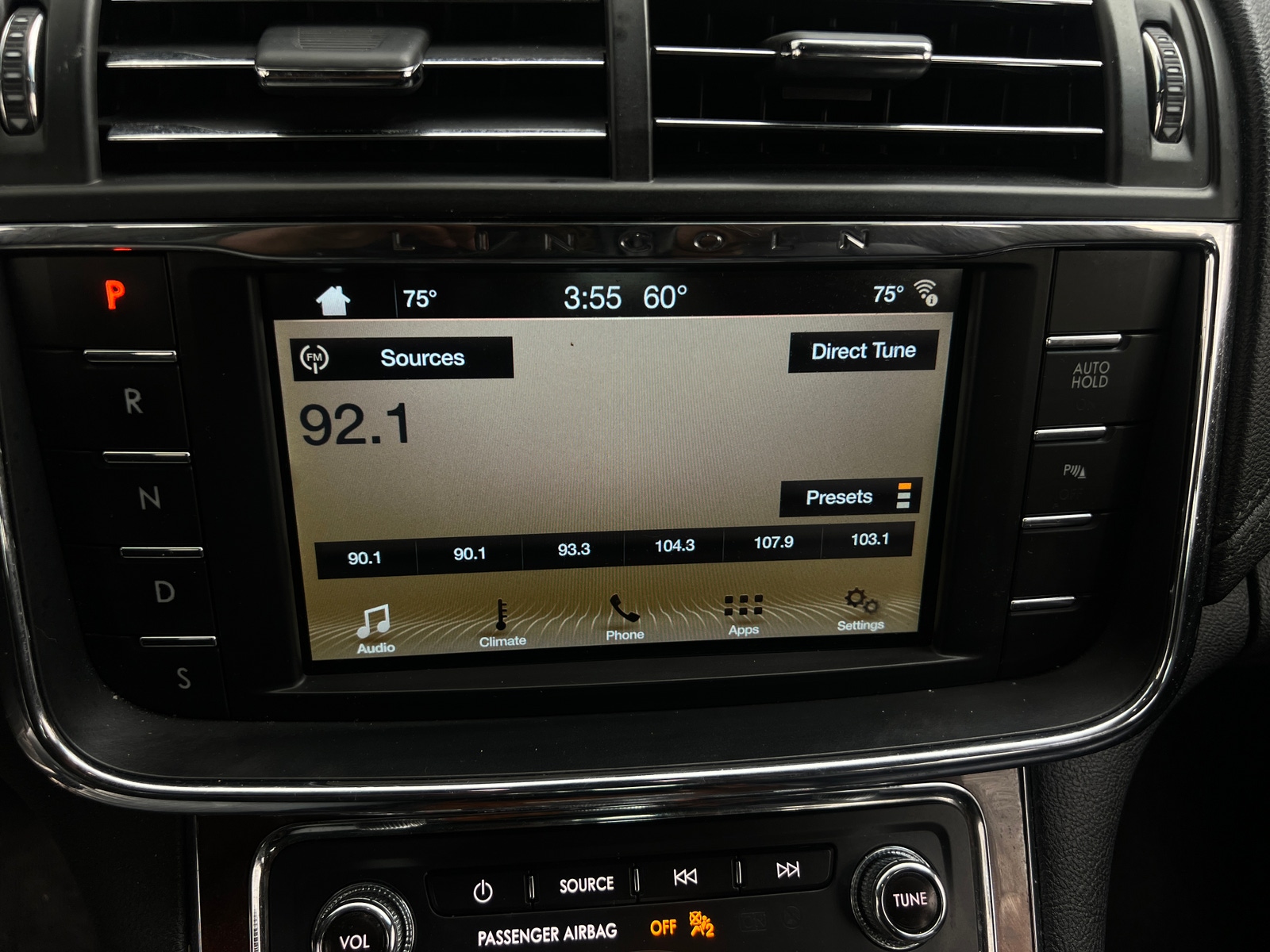 Thumbnail: 2018 Lincoln Continental - 3