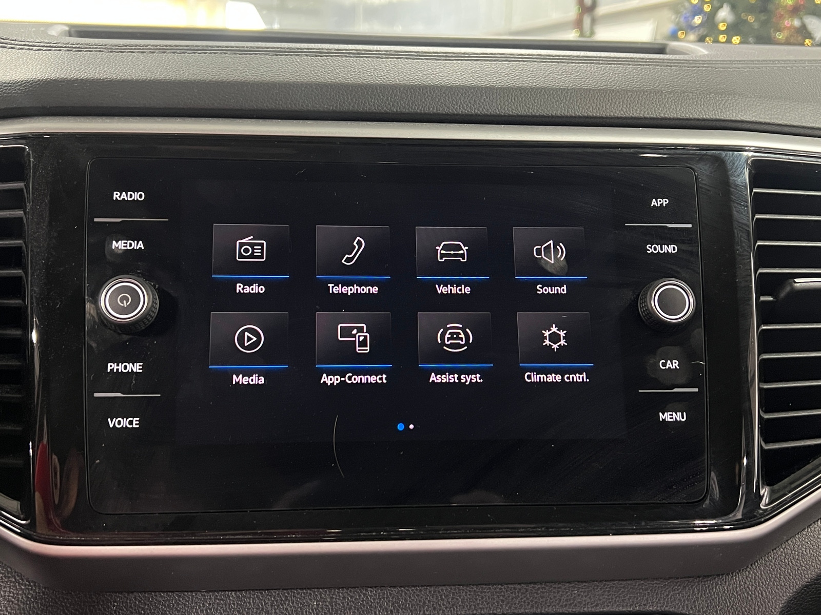 Thumbnail: 2023 Volkswagen Atlas - 3