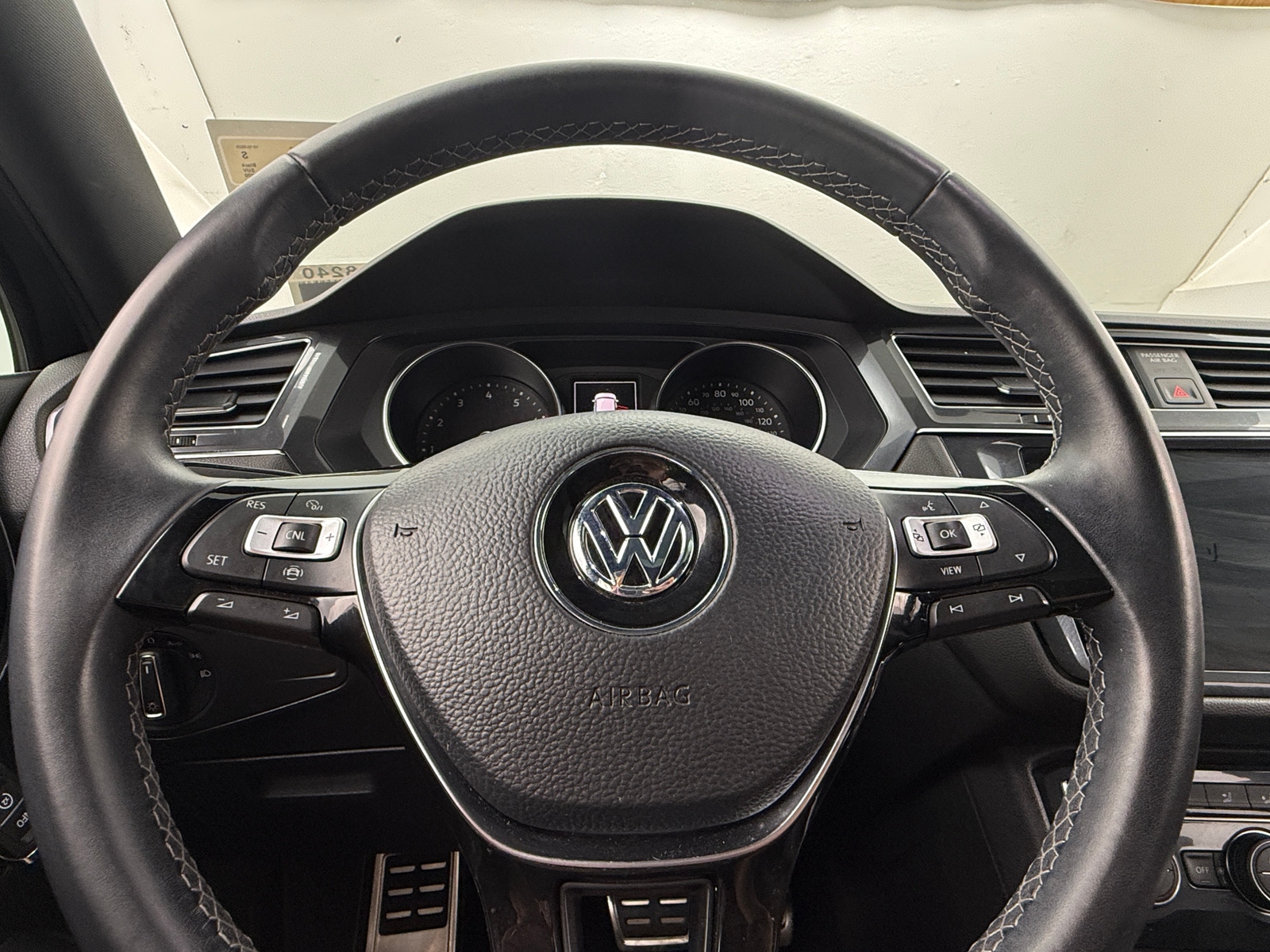 Thumbnail: 2020 Volkswagen Tiguan - 4