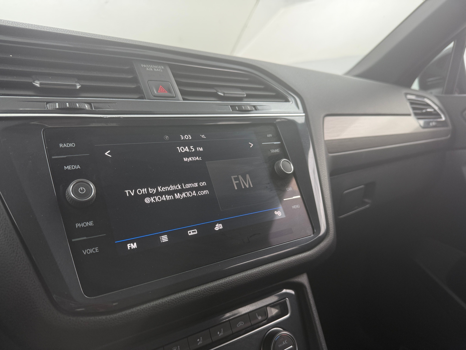 Thumbnail: 2020 Volkswagen Tiguan - 3