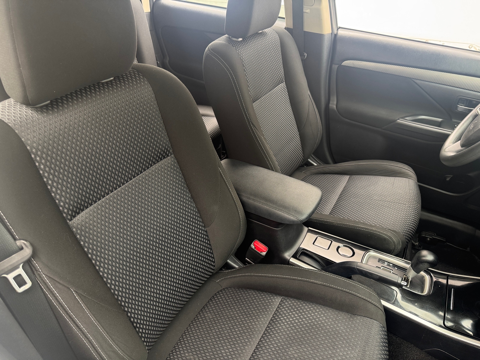 Thumbnail: 2018 Mitsubishi Outlander - 2