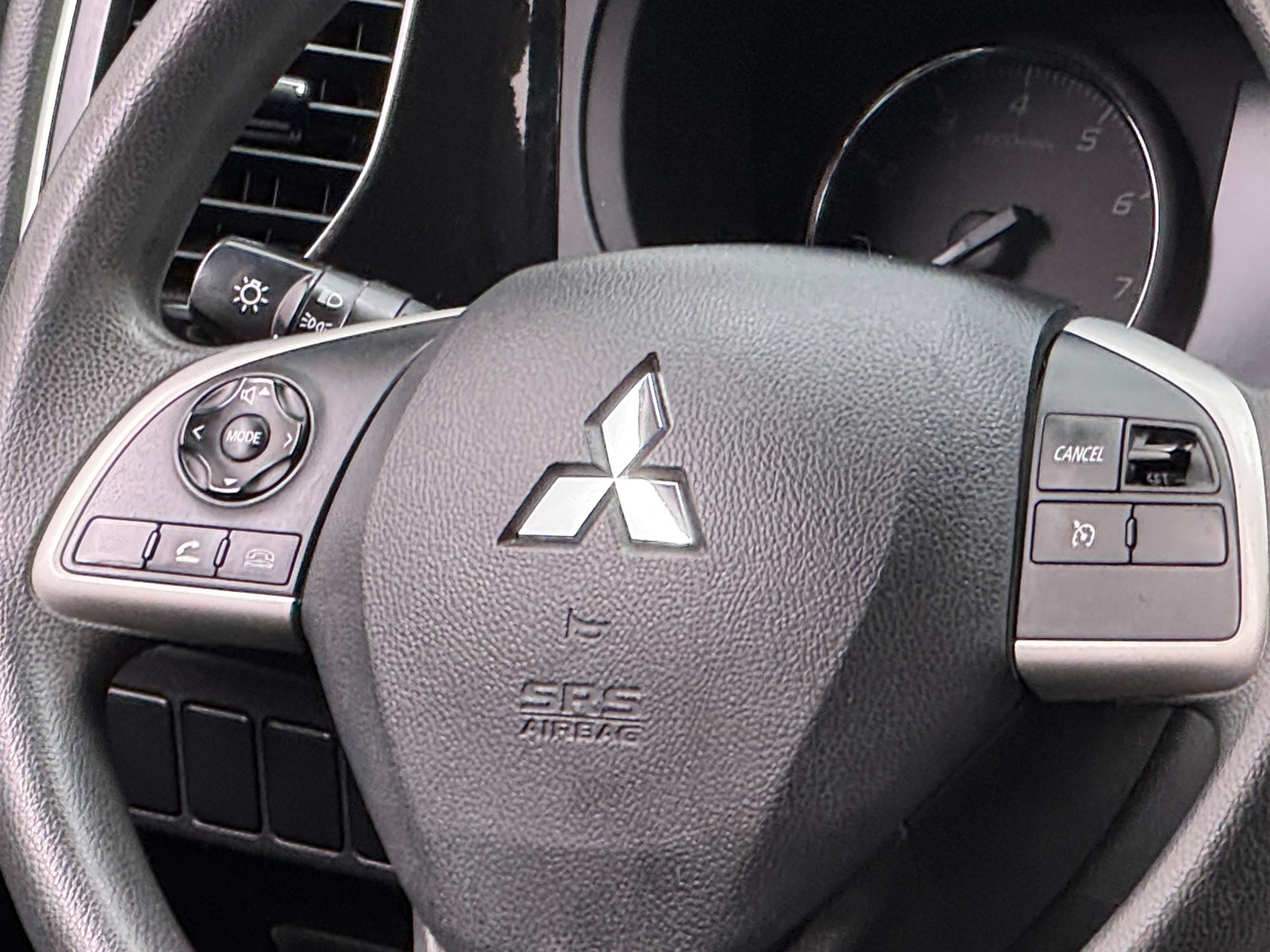 Thumbnail: 2018 Mitsubishi Outlander - 5