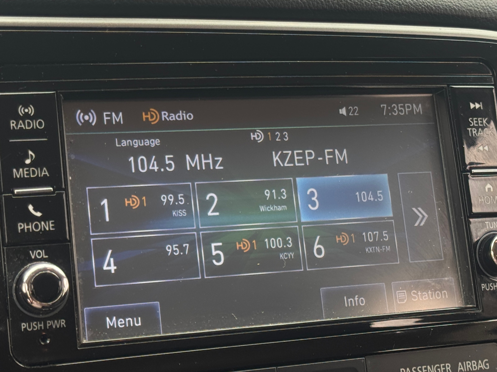 Thumbnail: 2018 Mitsubishi Outlander - 4